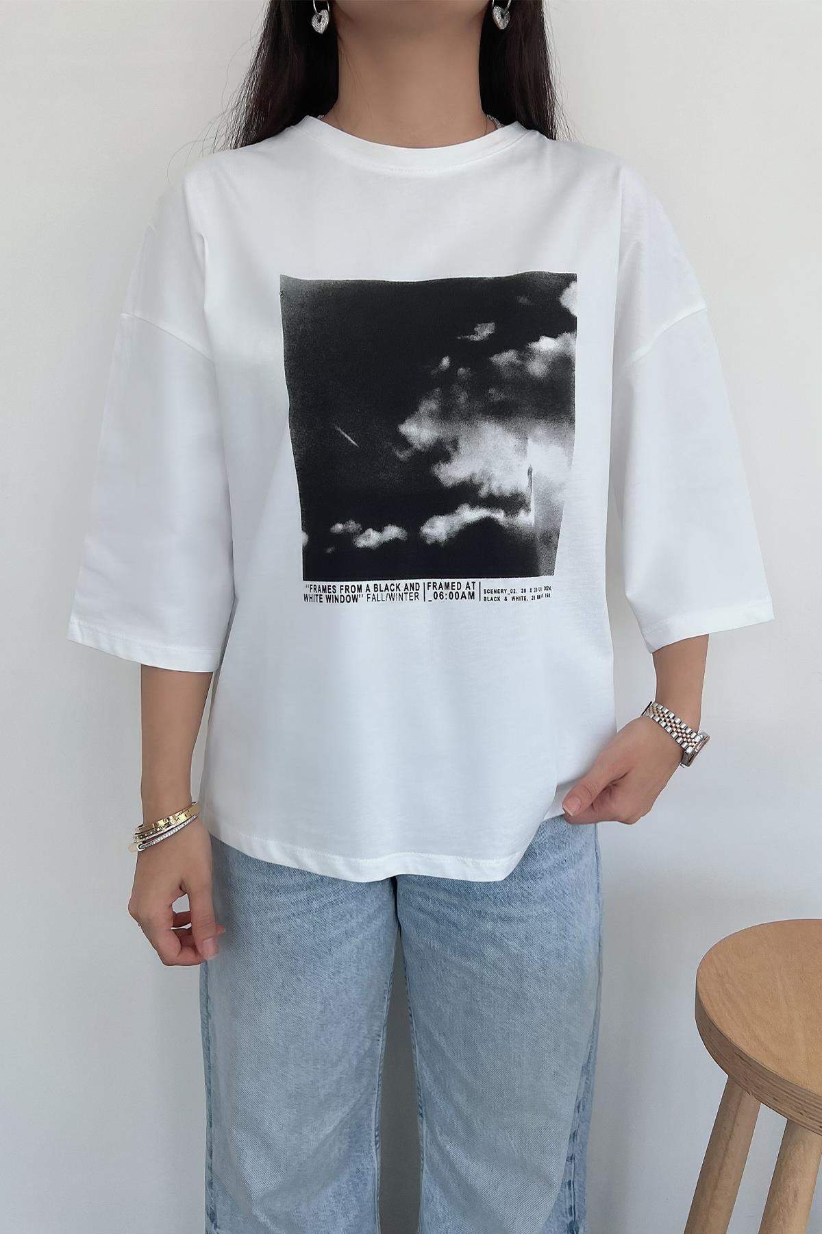 FRAME BASKILI ARKASI DETAYLI TİŞÖRT BEYAZ