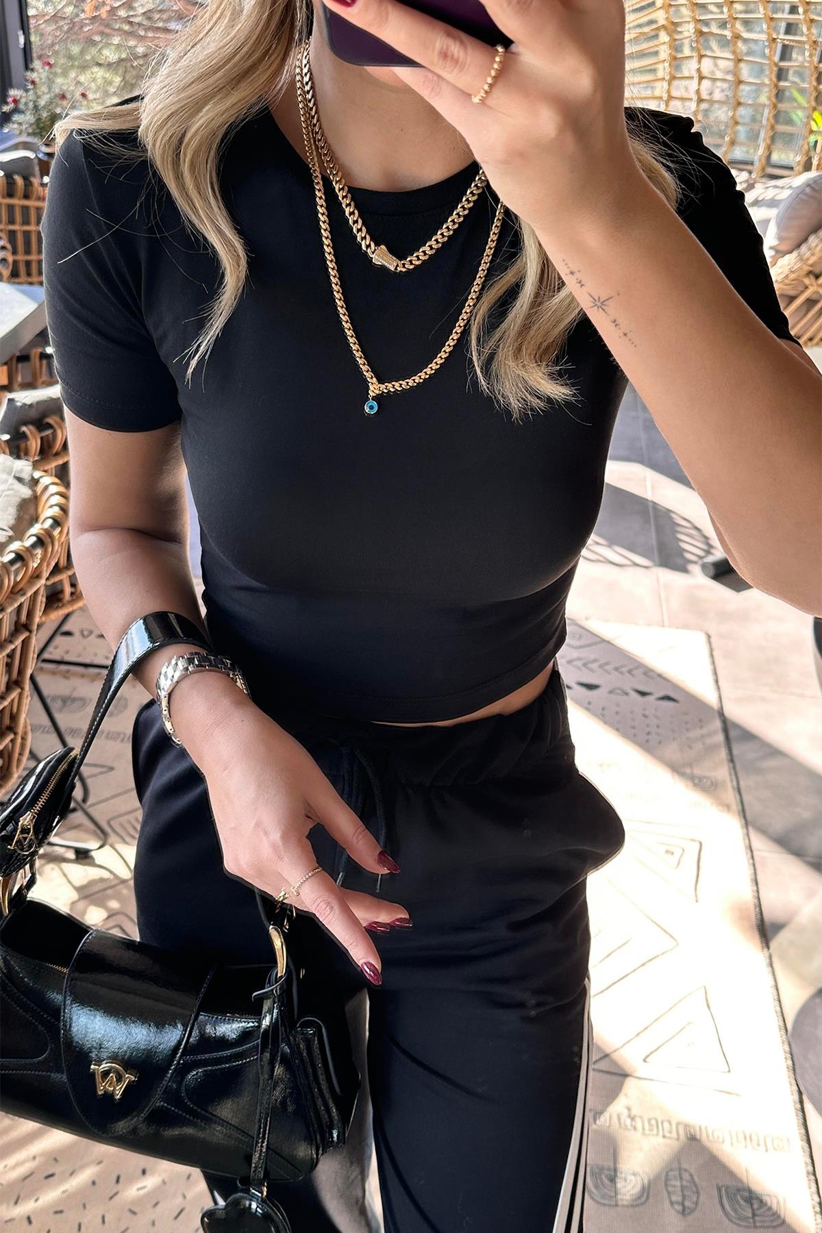 KISA KOLLU BASIC CROP TİŞÖRT SİYAH