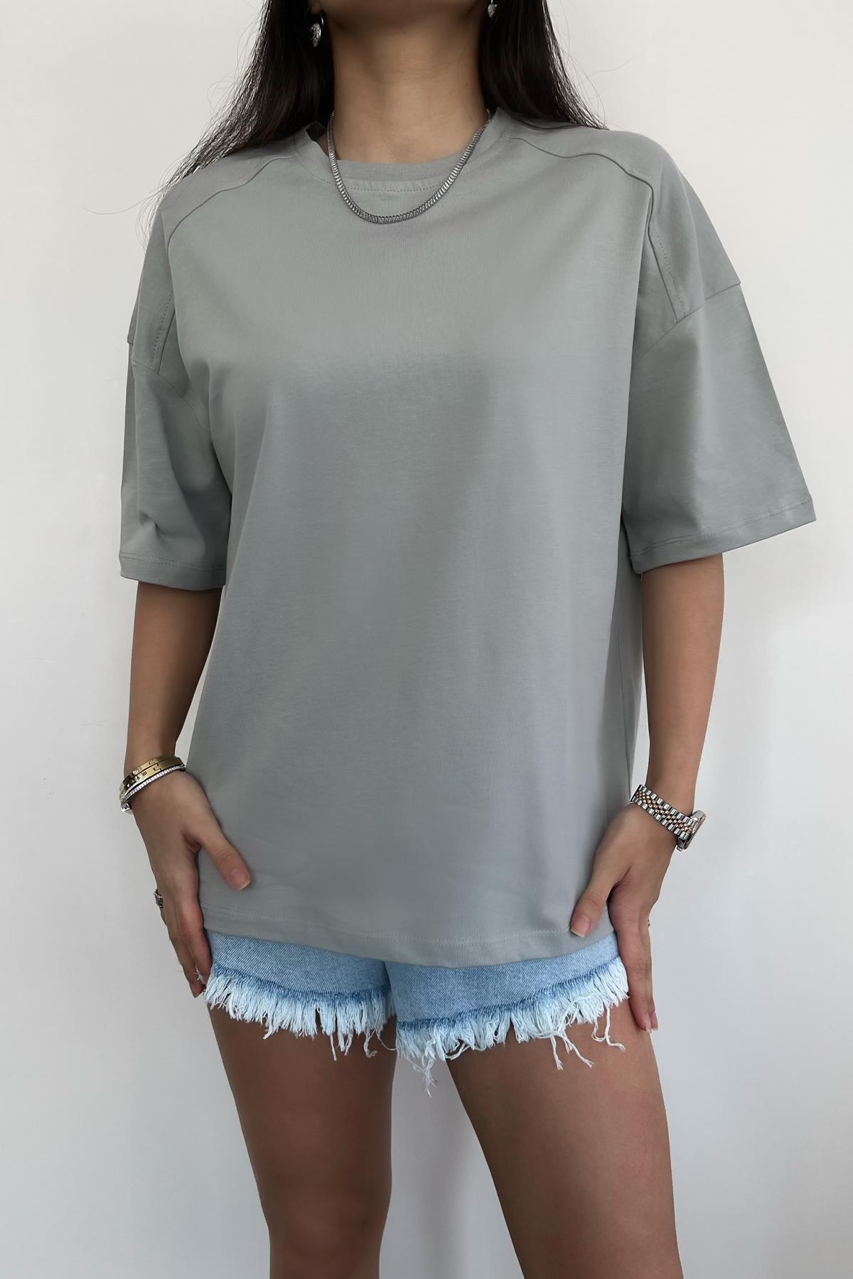 KISA KOLLU OVERSİZE OMZU PATLI TİŞÖRT GRİ