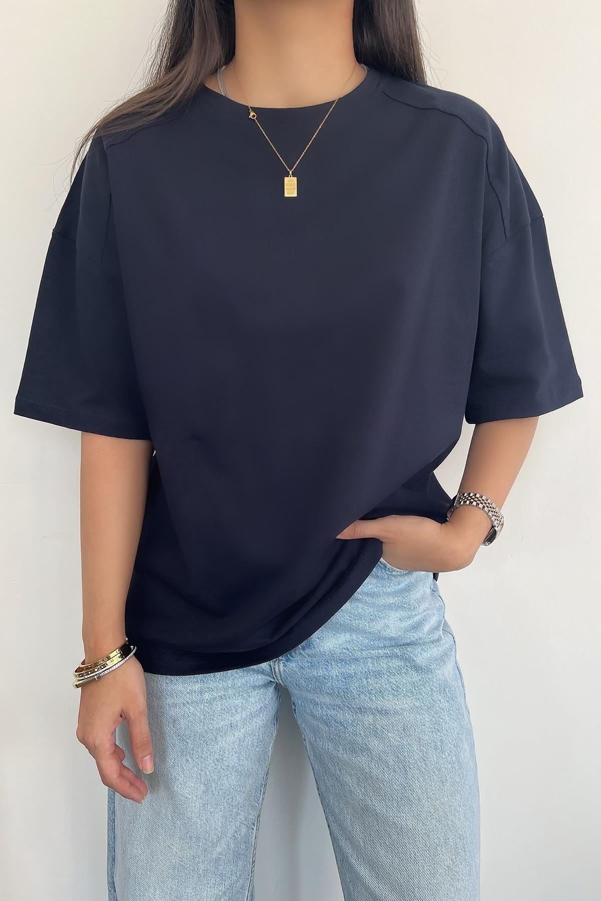 KISA KOLLU OVERSİZE OMZU PATLI TİŞÖRT LACİVERT