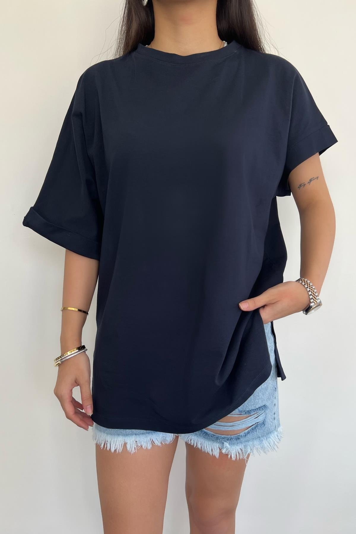 KOLU KATLAMALI OVERSİZE BİSİKLET YAKA TİŞÖRT LACİVERT