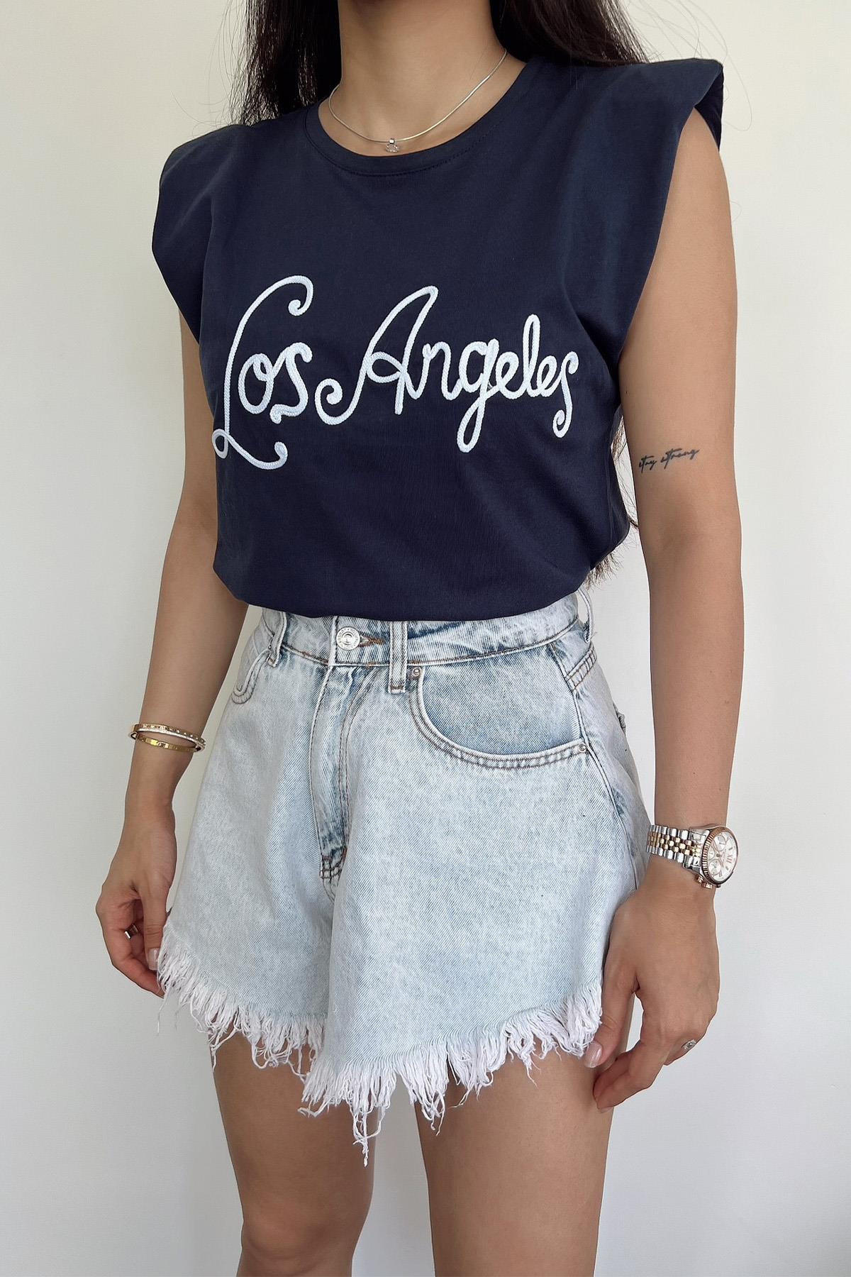 تي شيرت لوس أنجلوس مطرز