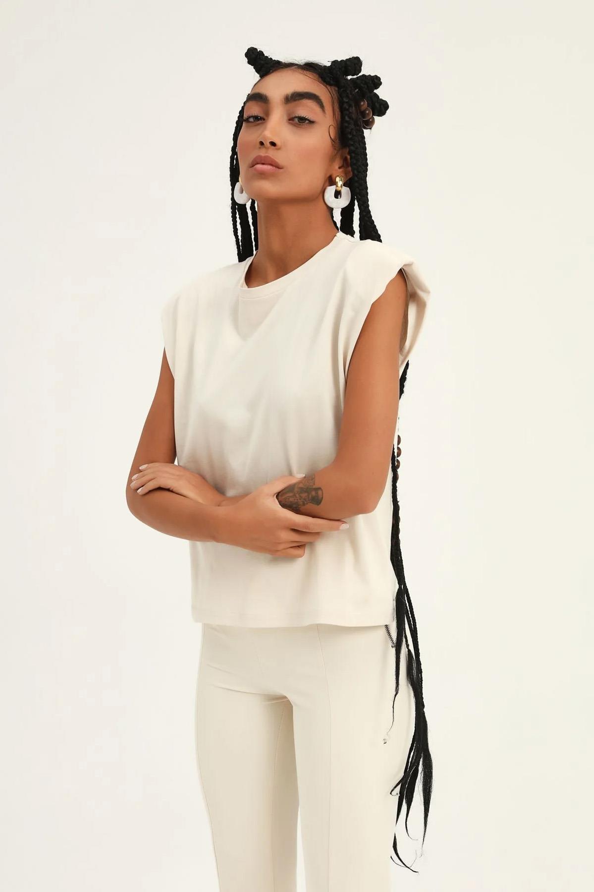 تي شيرت أساسي بأكمام قتالية