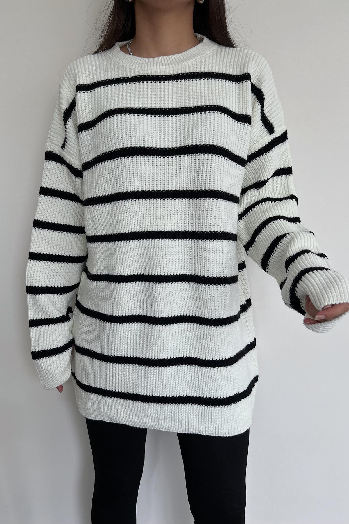 GESTREIFTER STRICKPULLOVER MIT RUNDHALS