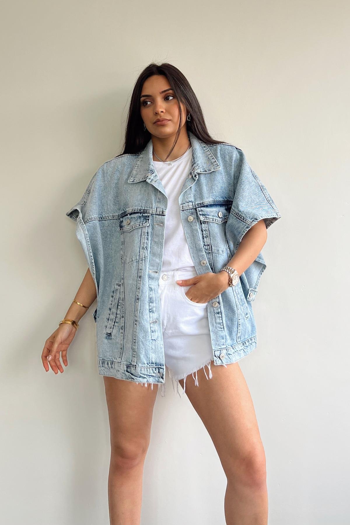 ÜBERGROßE JEANSWESTE