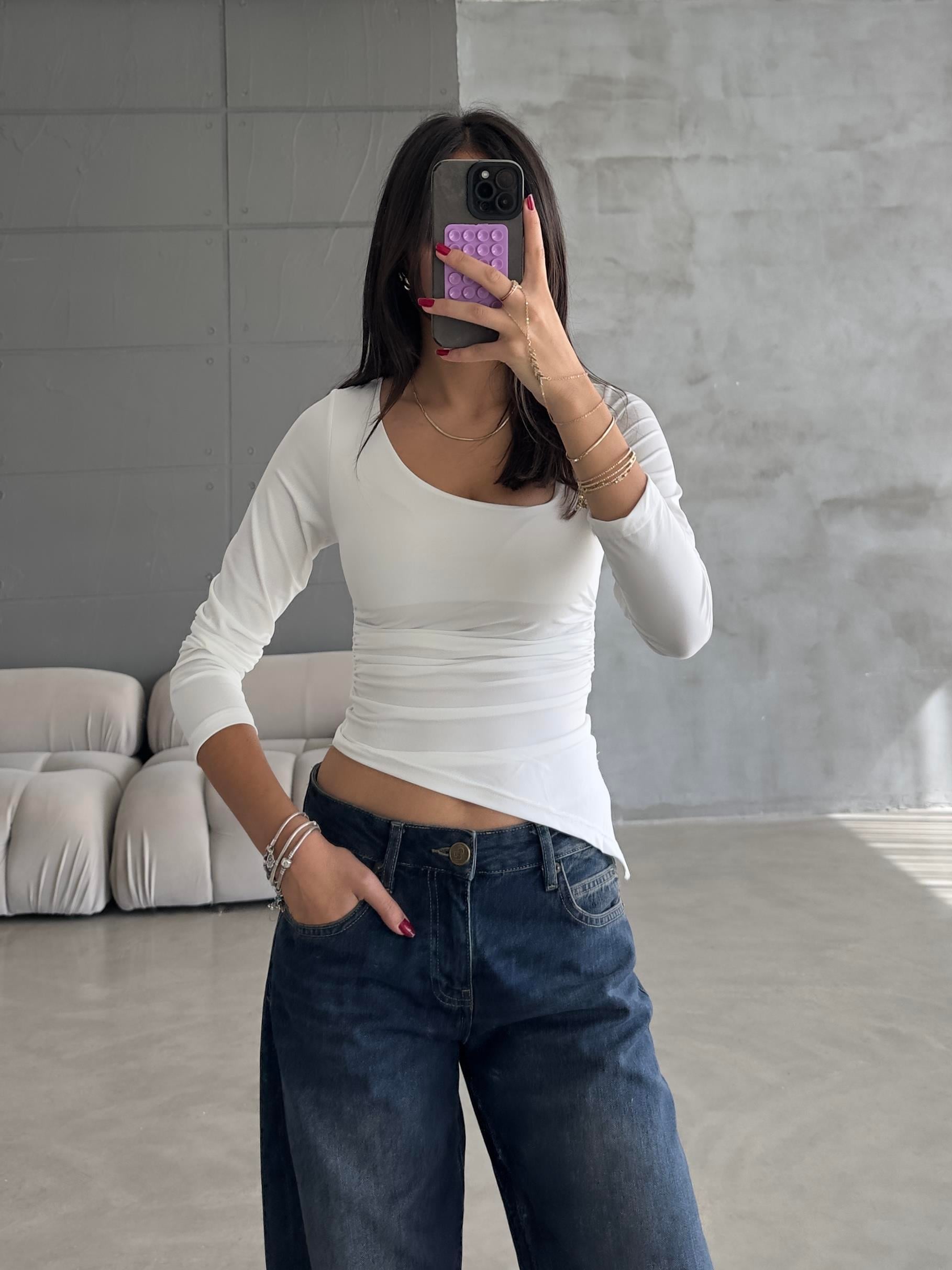 BEYAZ KARE YAKA  ASİMETRİ BÜZGÜLÜ BODY
