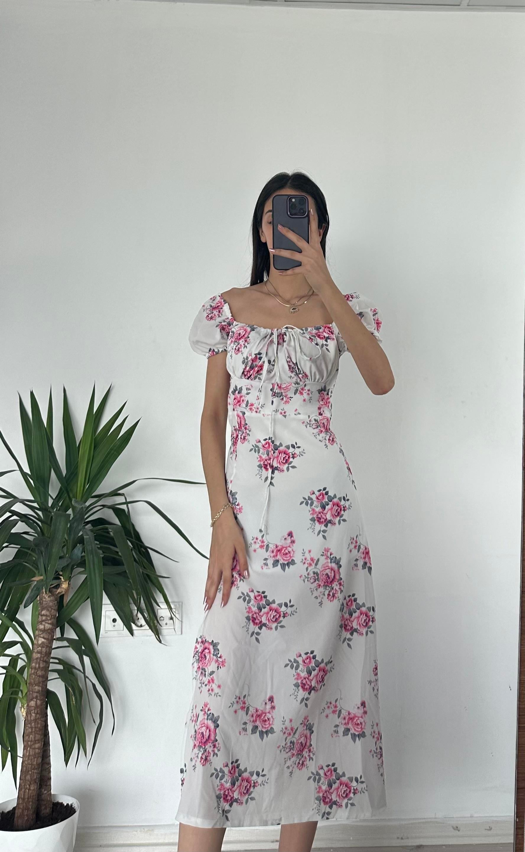 BEYAZ PEMBE ÇİÇEKLİ KOLLU ELBİSE