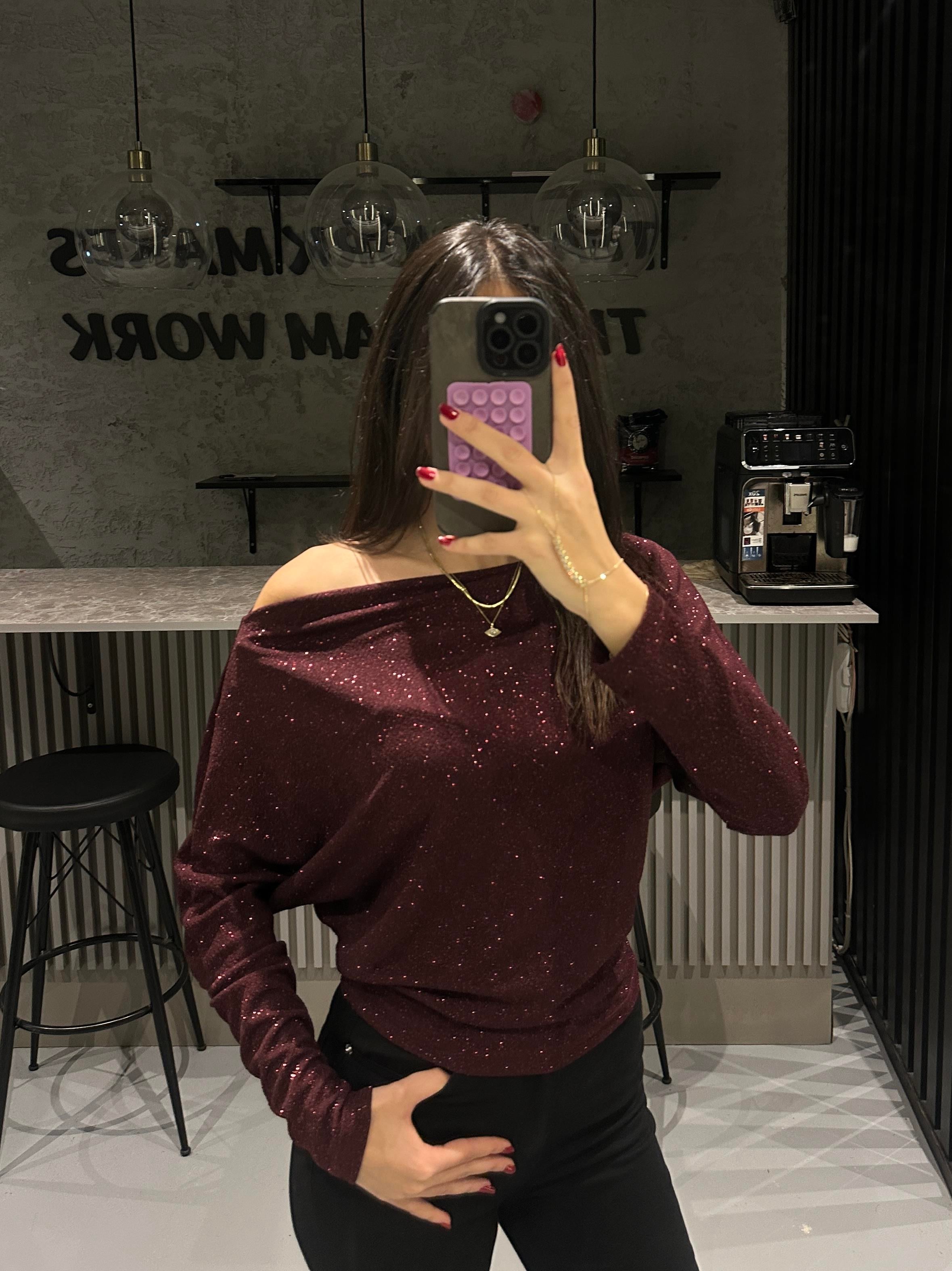 BORDO SİMLİ DÜŞÜK OMUZ BLUZ