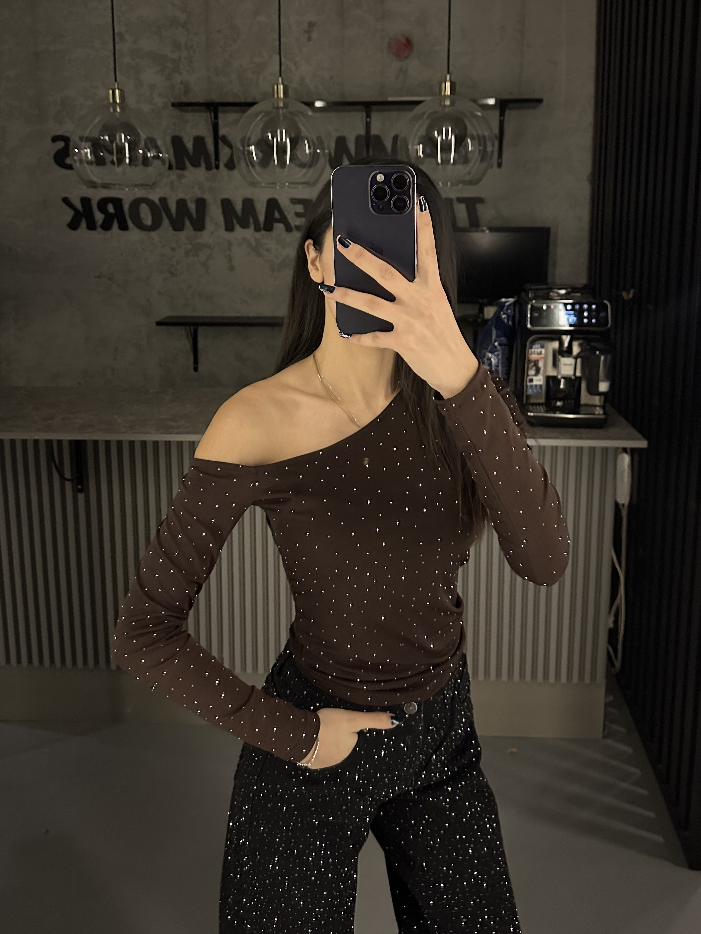 KAHVE TAŞLI DÜŞÜK OMUZ BLUZ
