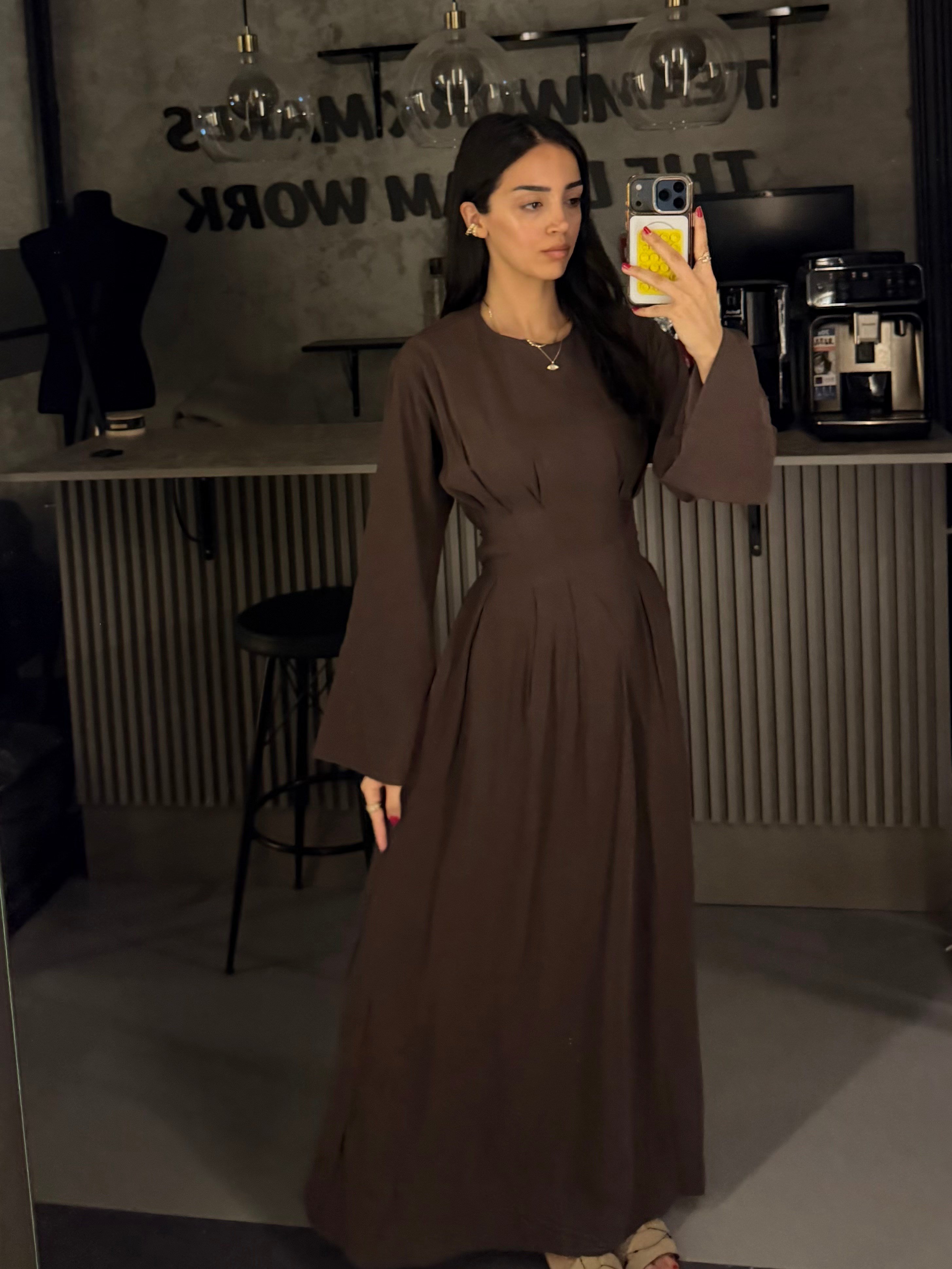 KAHVE TENSEL PİLELİ BAĞLAMALI ELBİSE