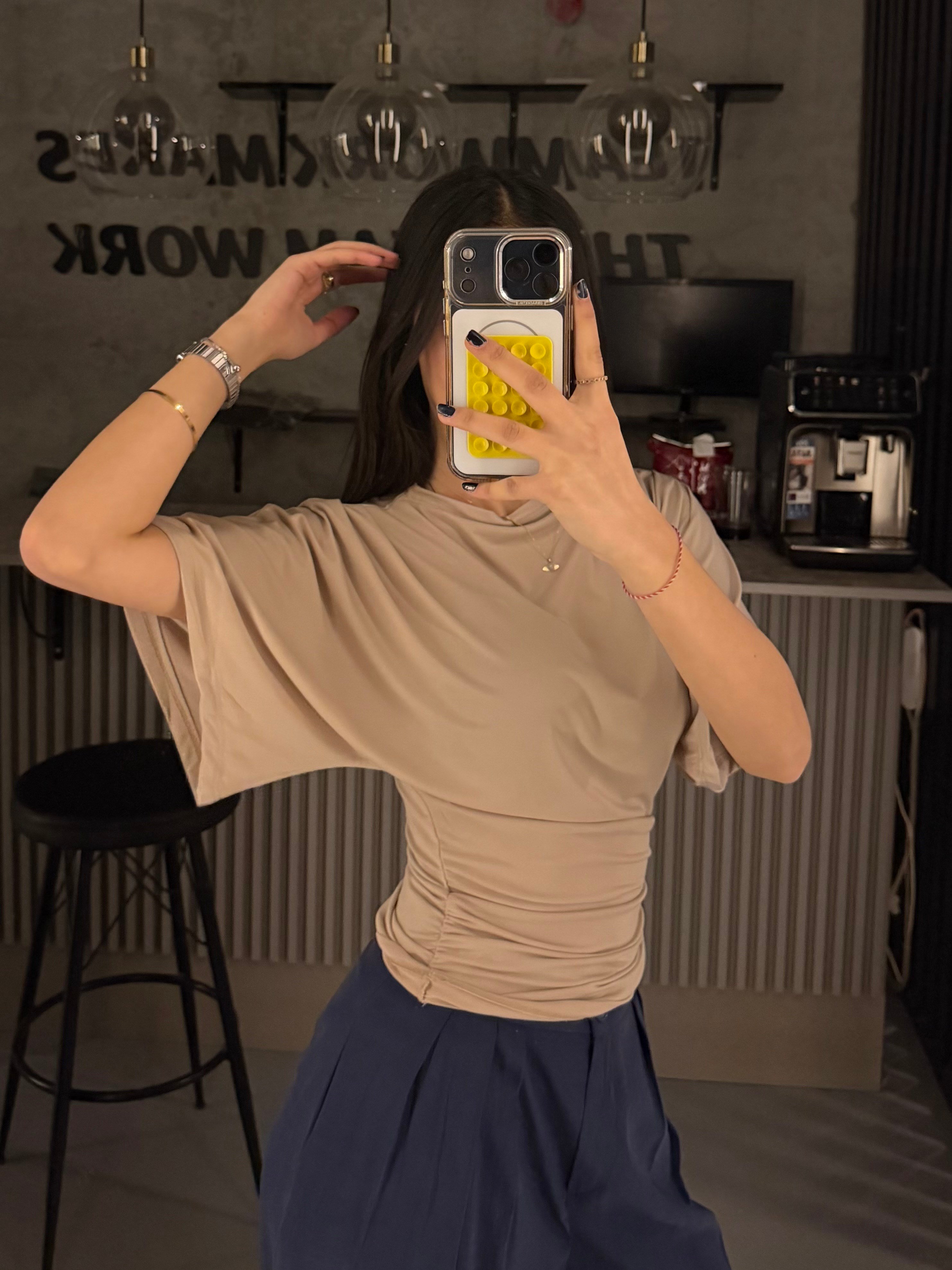 KREM SANDY KUMAŞ BEL KORSELİ KISA KOL BLUZ