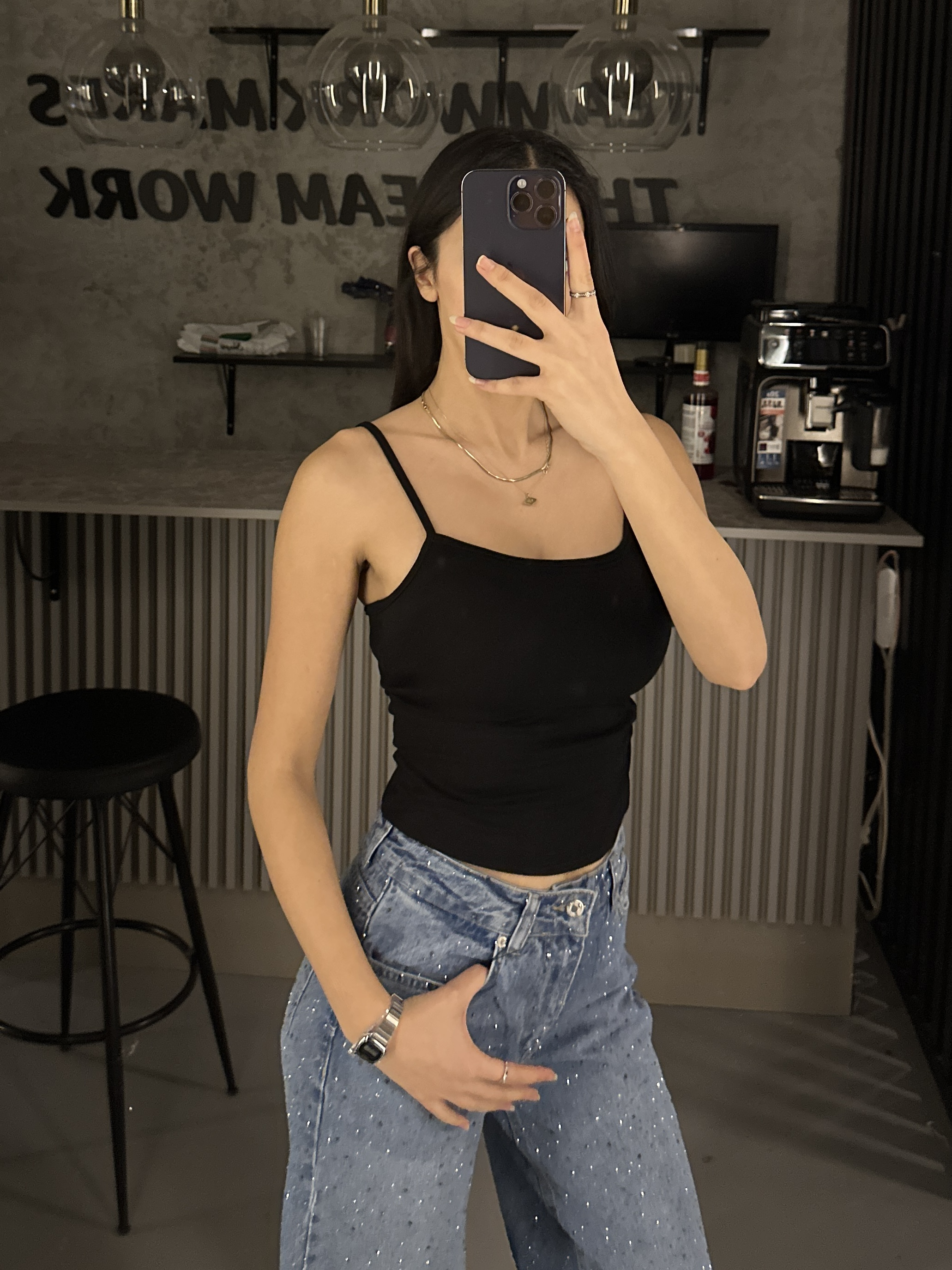 SİYAH ASKILI BÜZGÜLÜ CROP