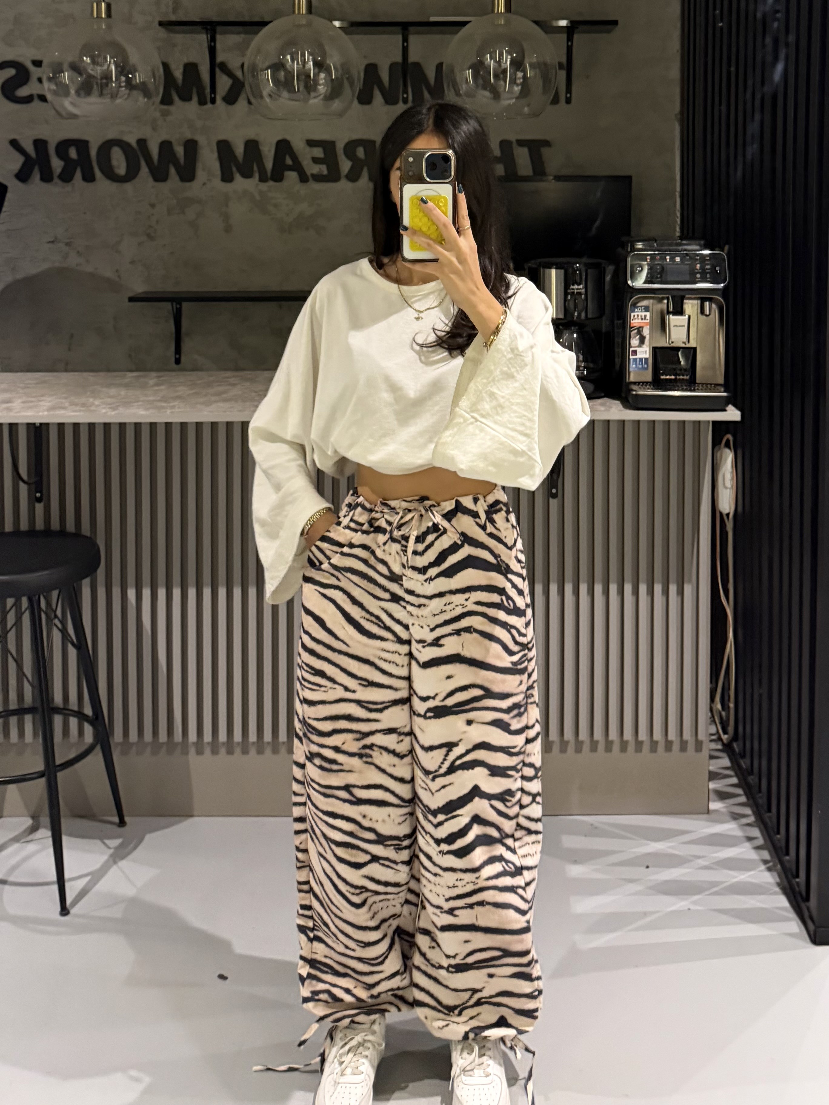 ZEBRA DESENLİ BAĞCIKLI PANTOLON
