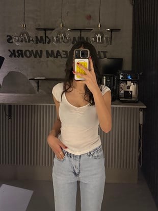 BEYAZ KISA KOL ÖN BÜZGÜLÜ BODY