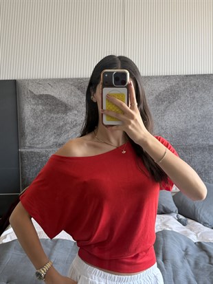 KIRMIZI YARASA KOL KISA KOLLU BLUZ