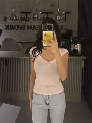 PEMBE KISA KOL ÖN BÜZGÜLÜ BODY