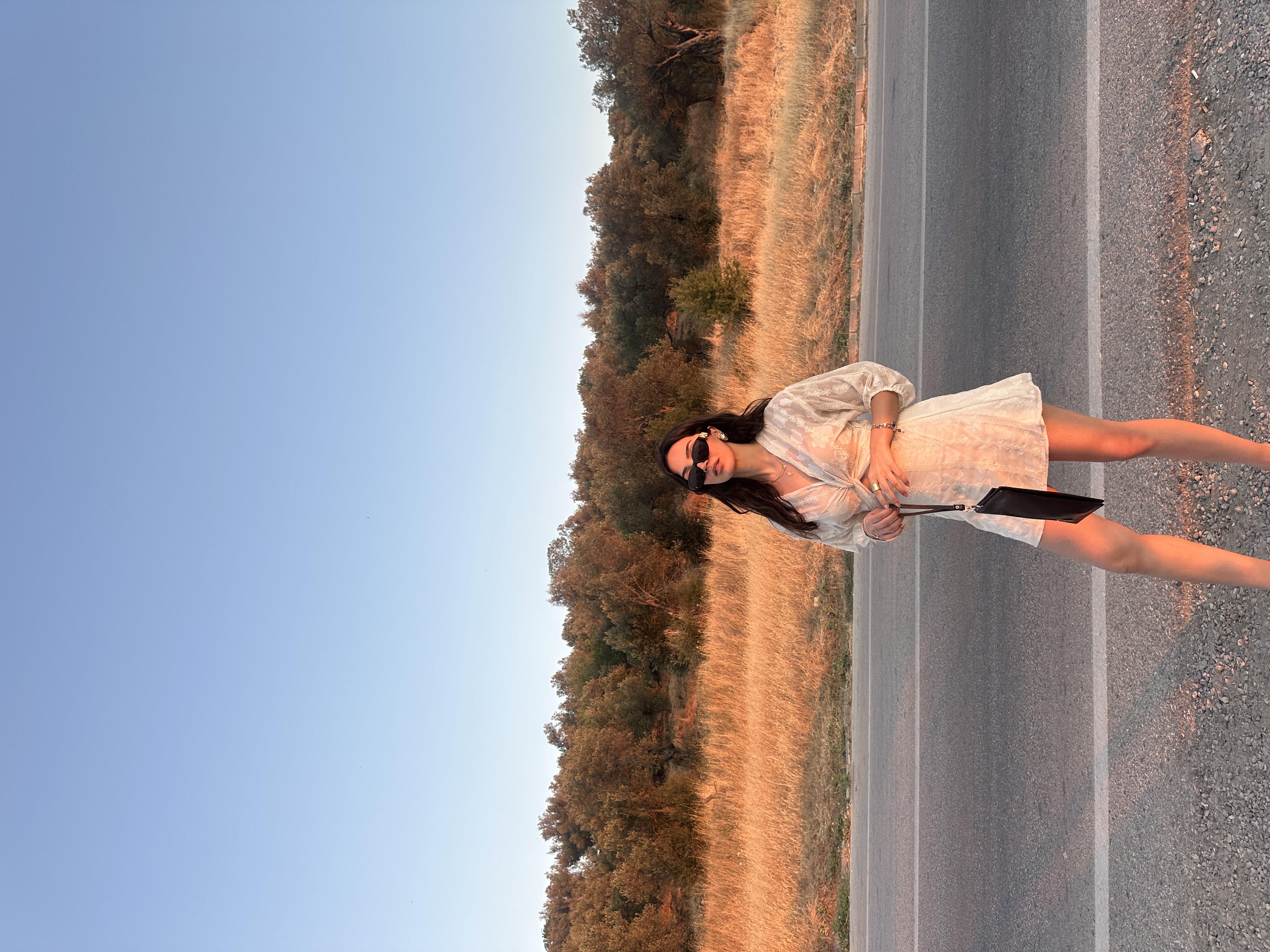 ASTARLI KREM DESENLİ  ELBİSE