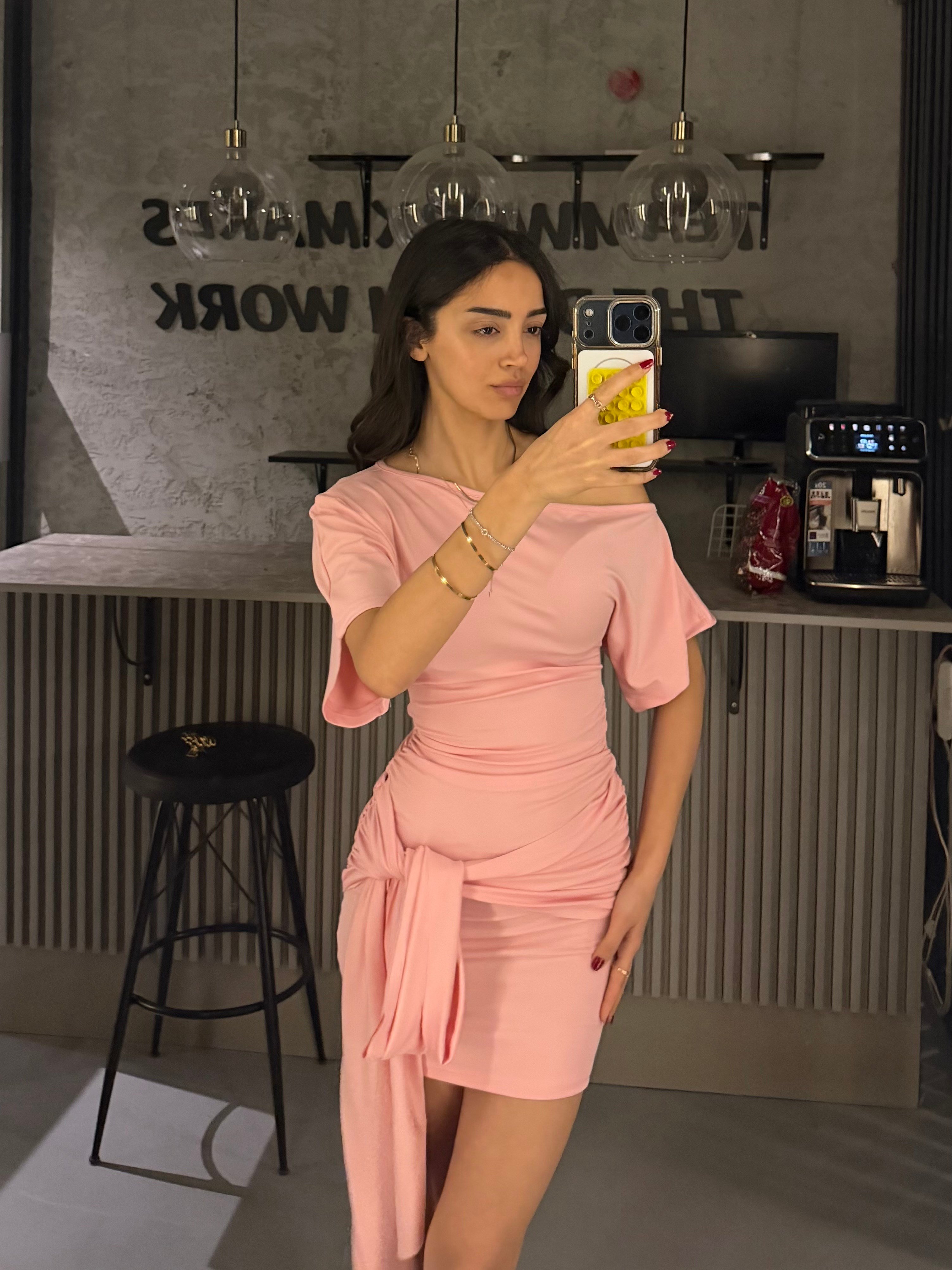 BAĞLAMALI PEMBE DÜŞÜK OMUZ ELBİSE