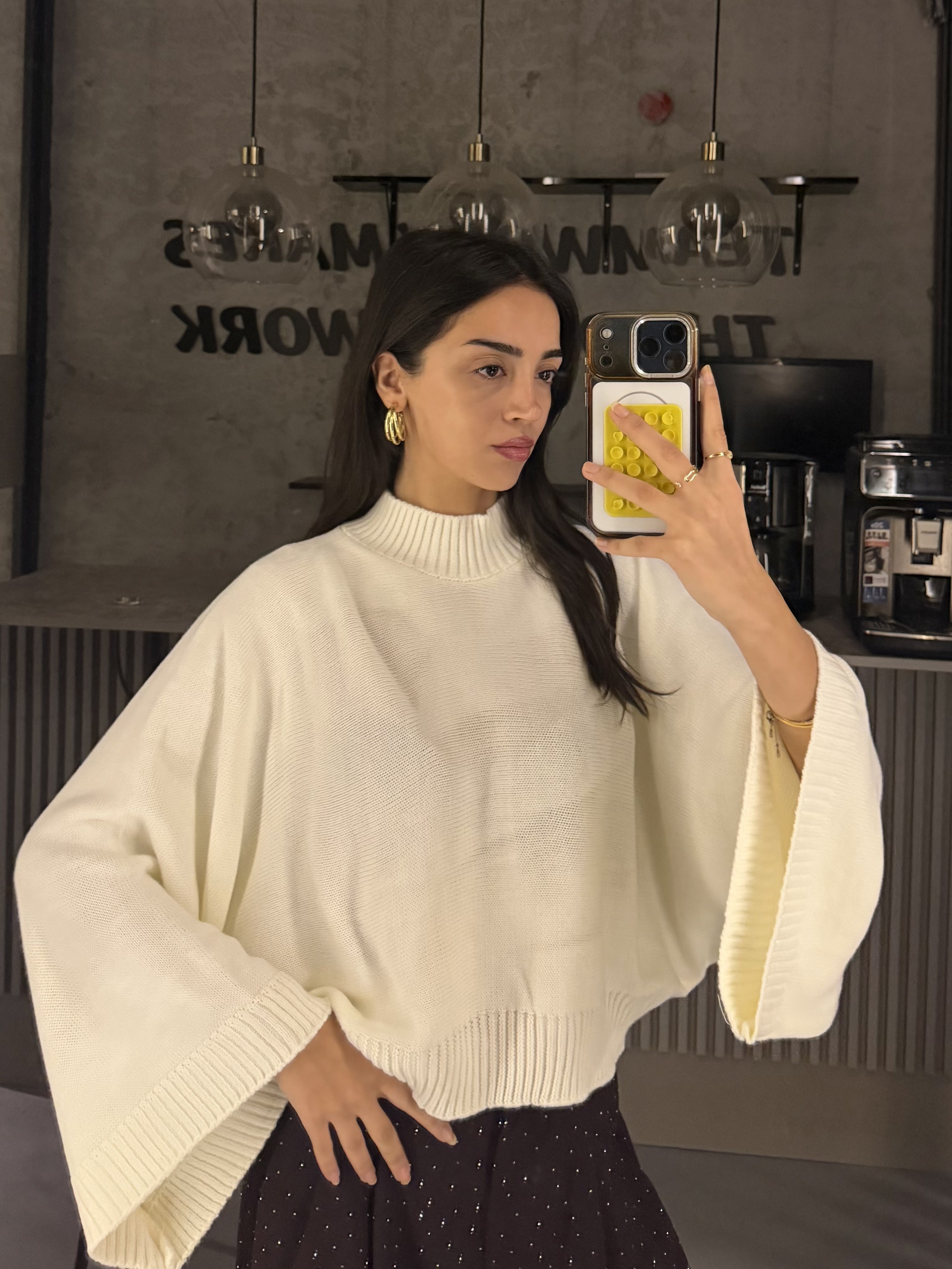 BEYAZ BALIKÇI YAKA YARASA KOL KAZAK