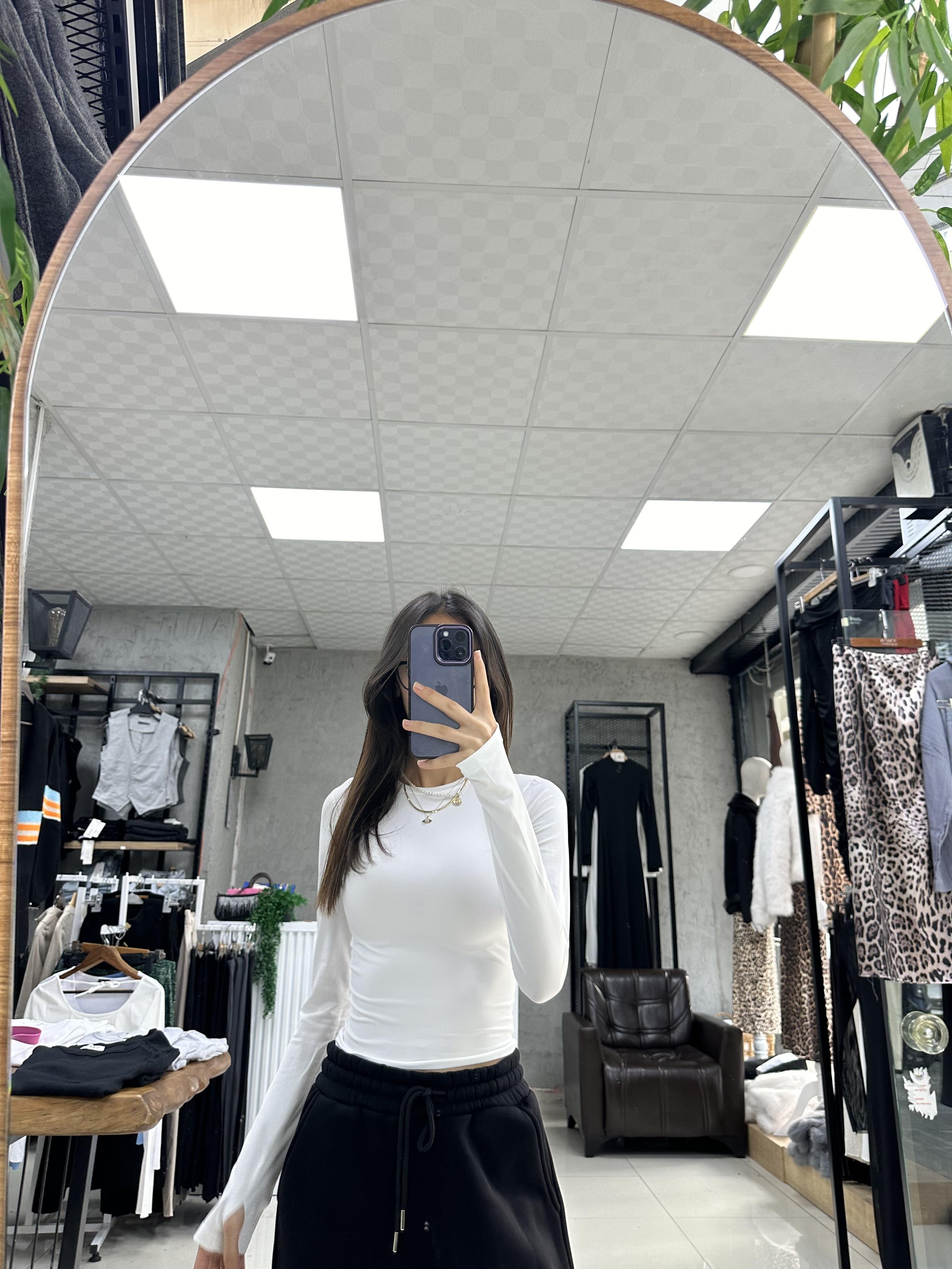 BEYAZ BİSİKLET YAKA PARMAK GEÇİRMELİ BODY