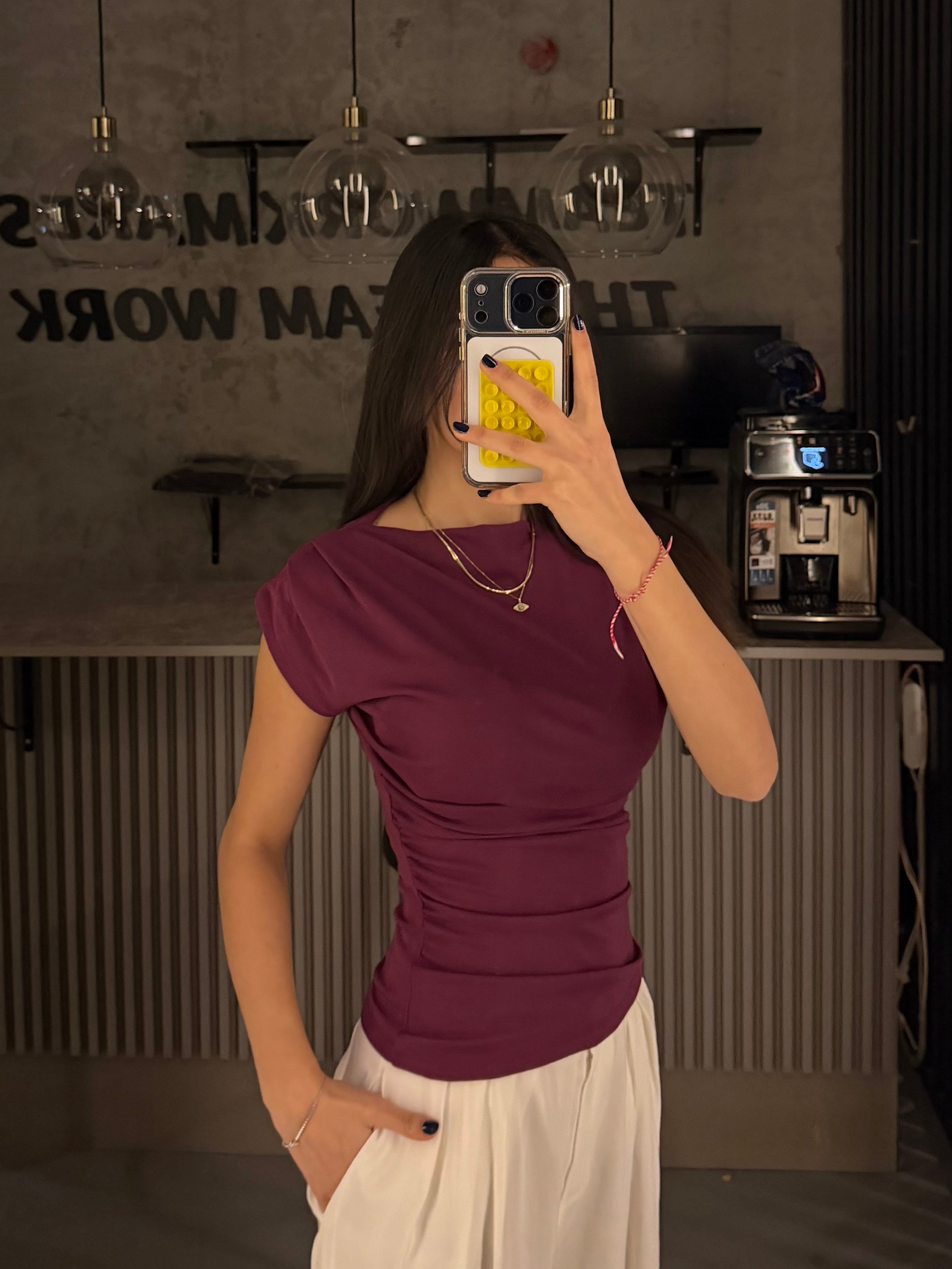 BORDO KISA KOLLU BÜZGÜLÜ BODY