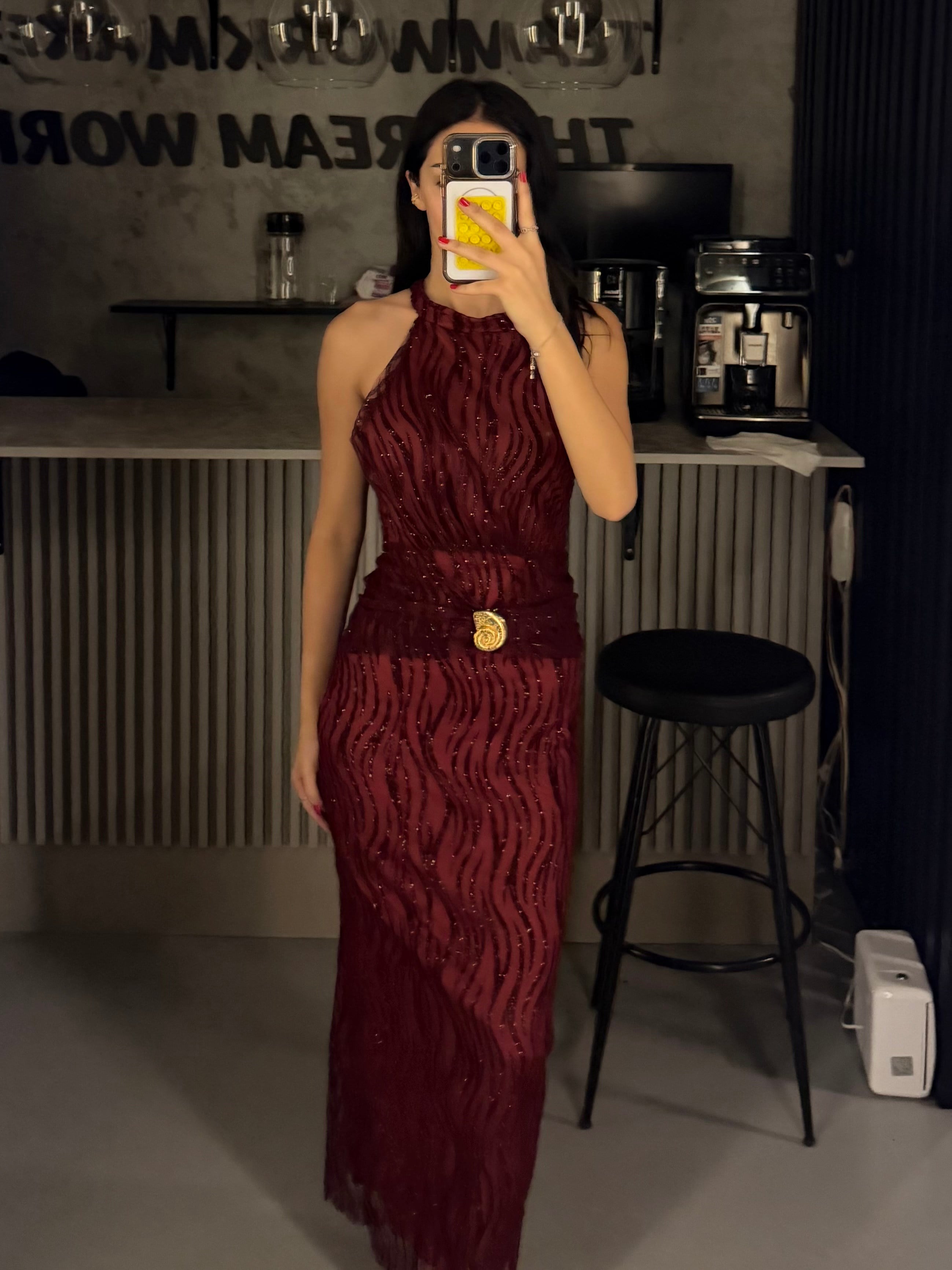 BORDO SİMLİ BROŞLU ELBİSE