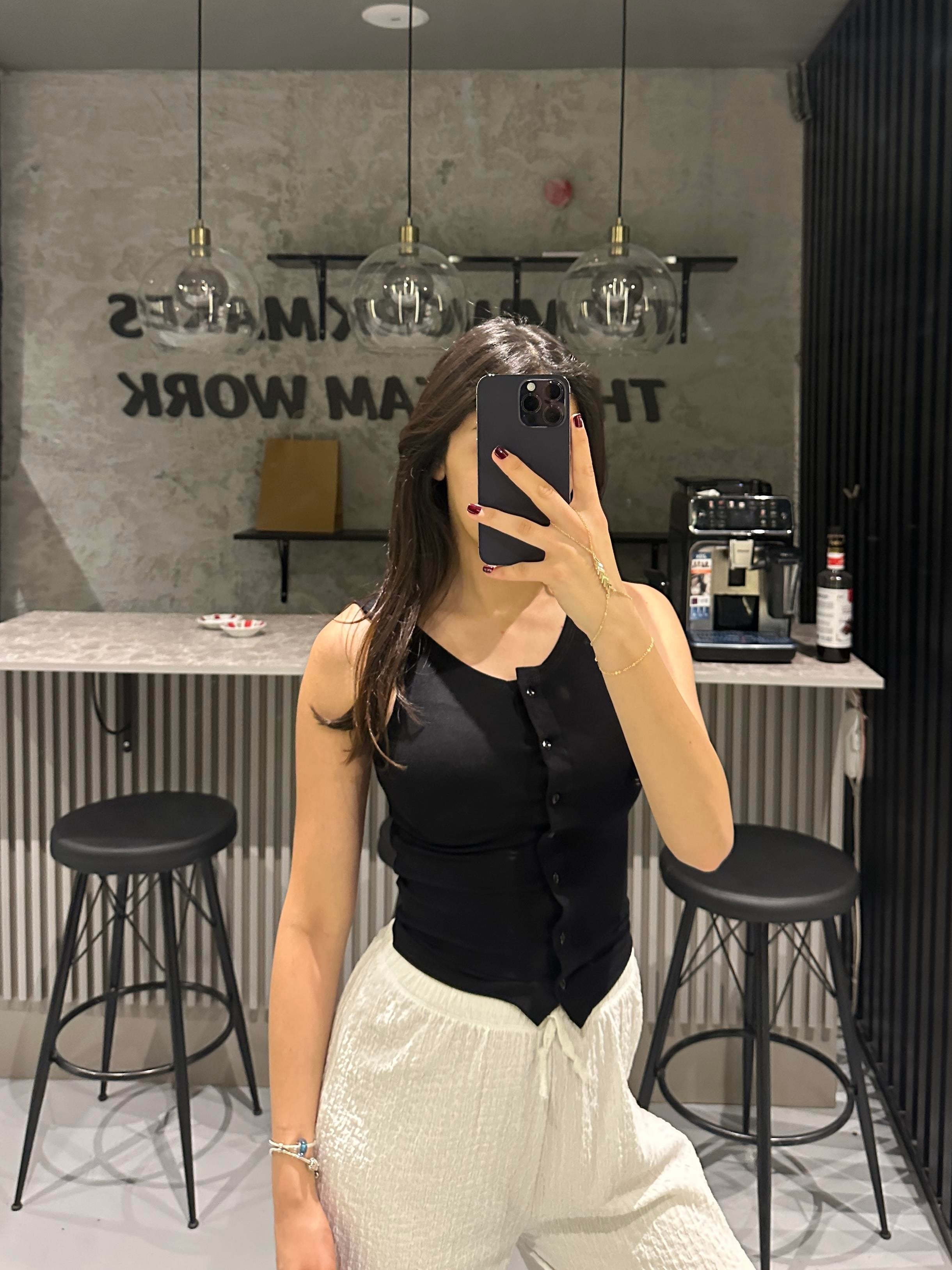 DÜĞMELİ BİSİKLET YAKA SİYAH BODY