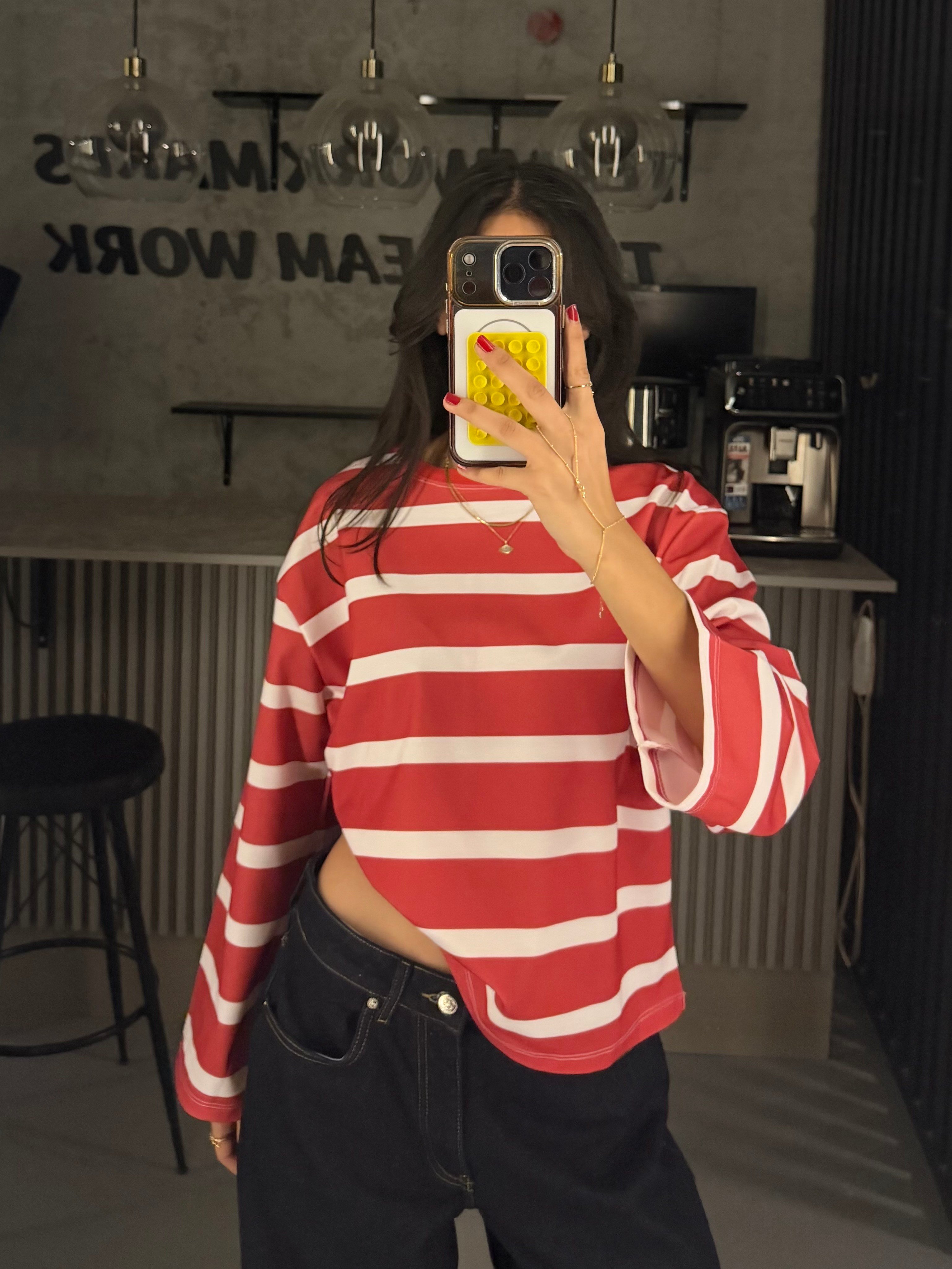 KIRMIZI BEYAZ ÇİZGİLİ SWEATER