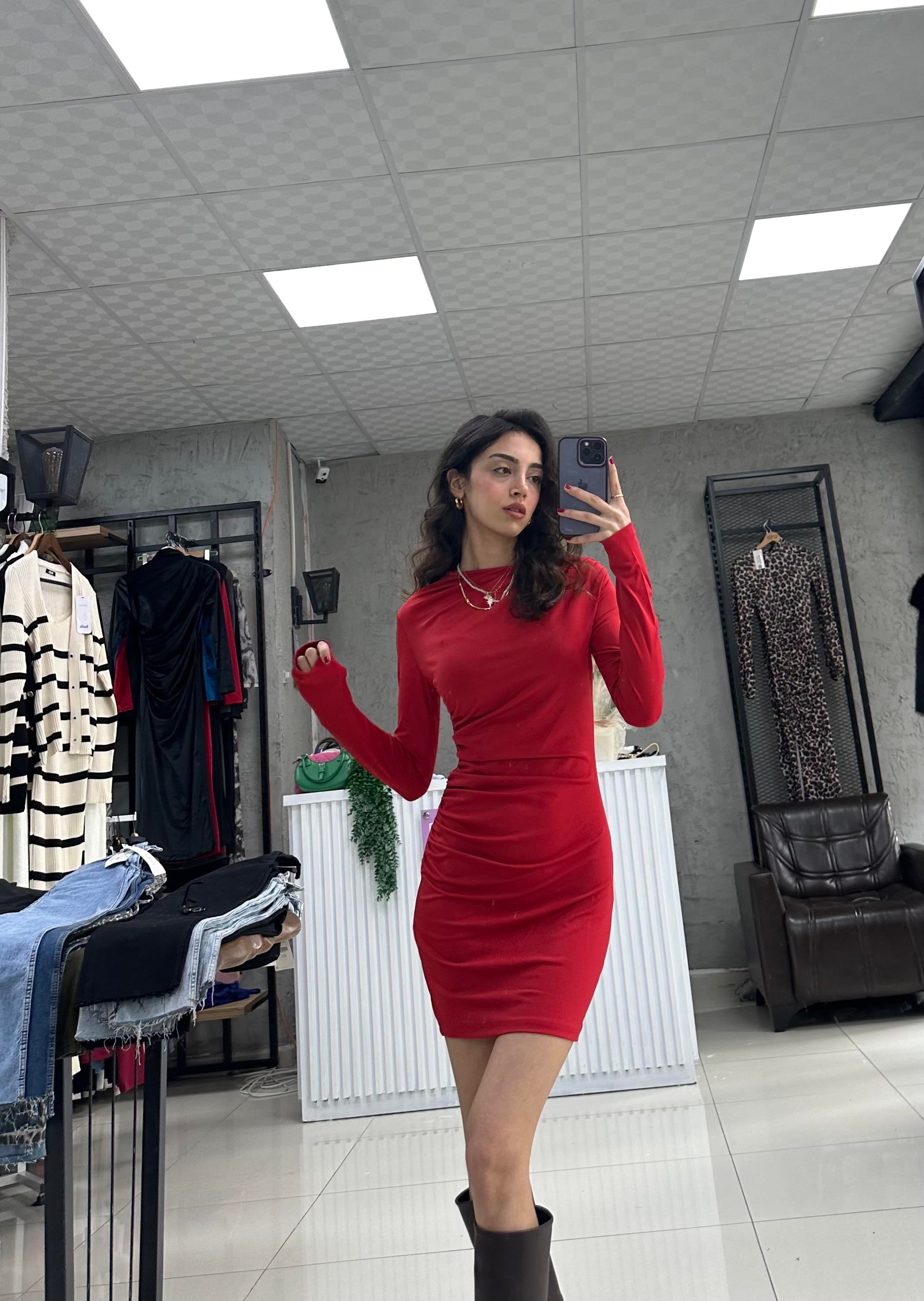 KIRMIZI BÜZGÜLÜ MİNİ ELBİSE