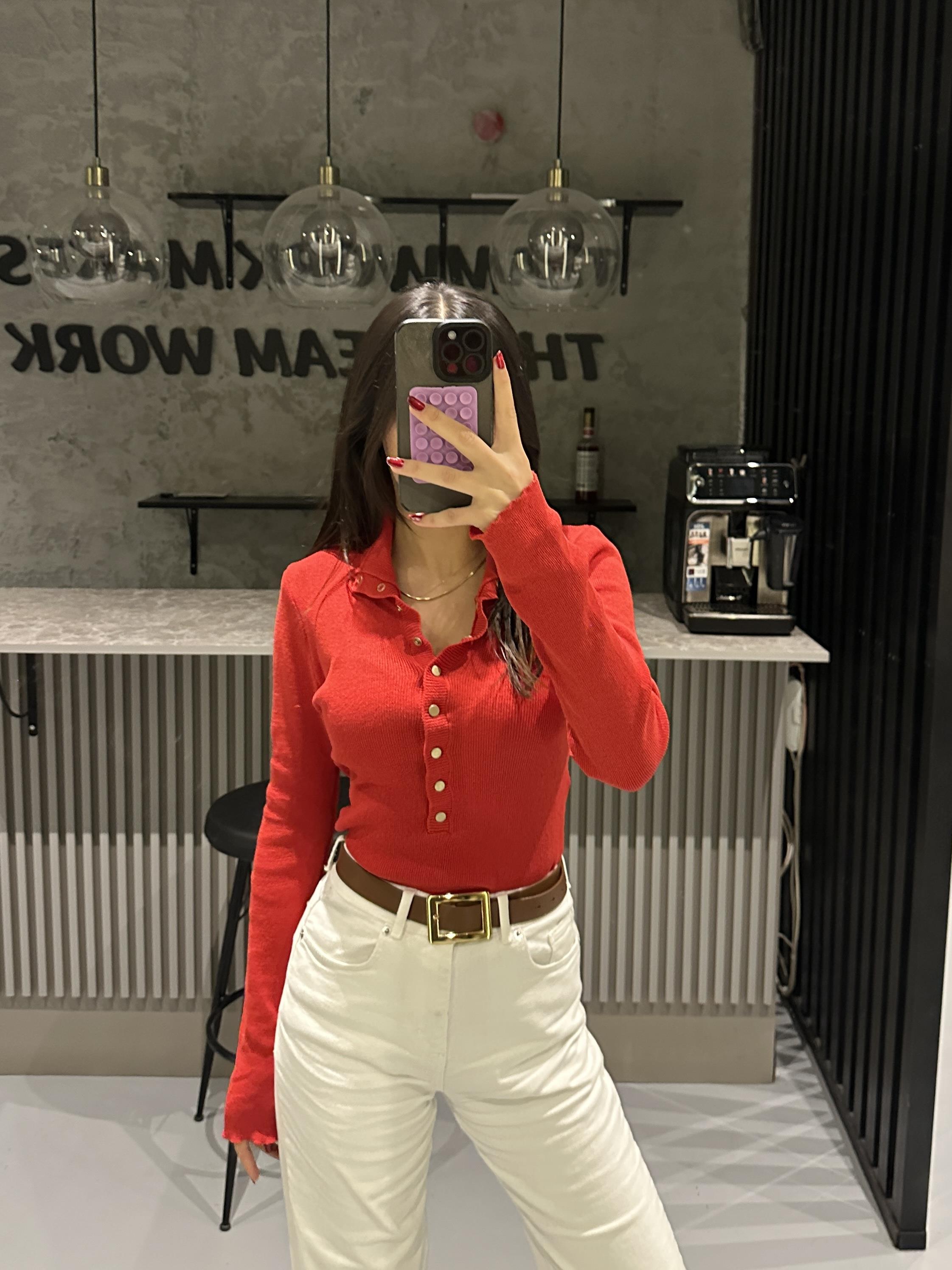 KIRMIZI POLO YAKA DÜĞMELİ TRİKO