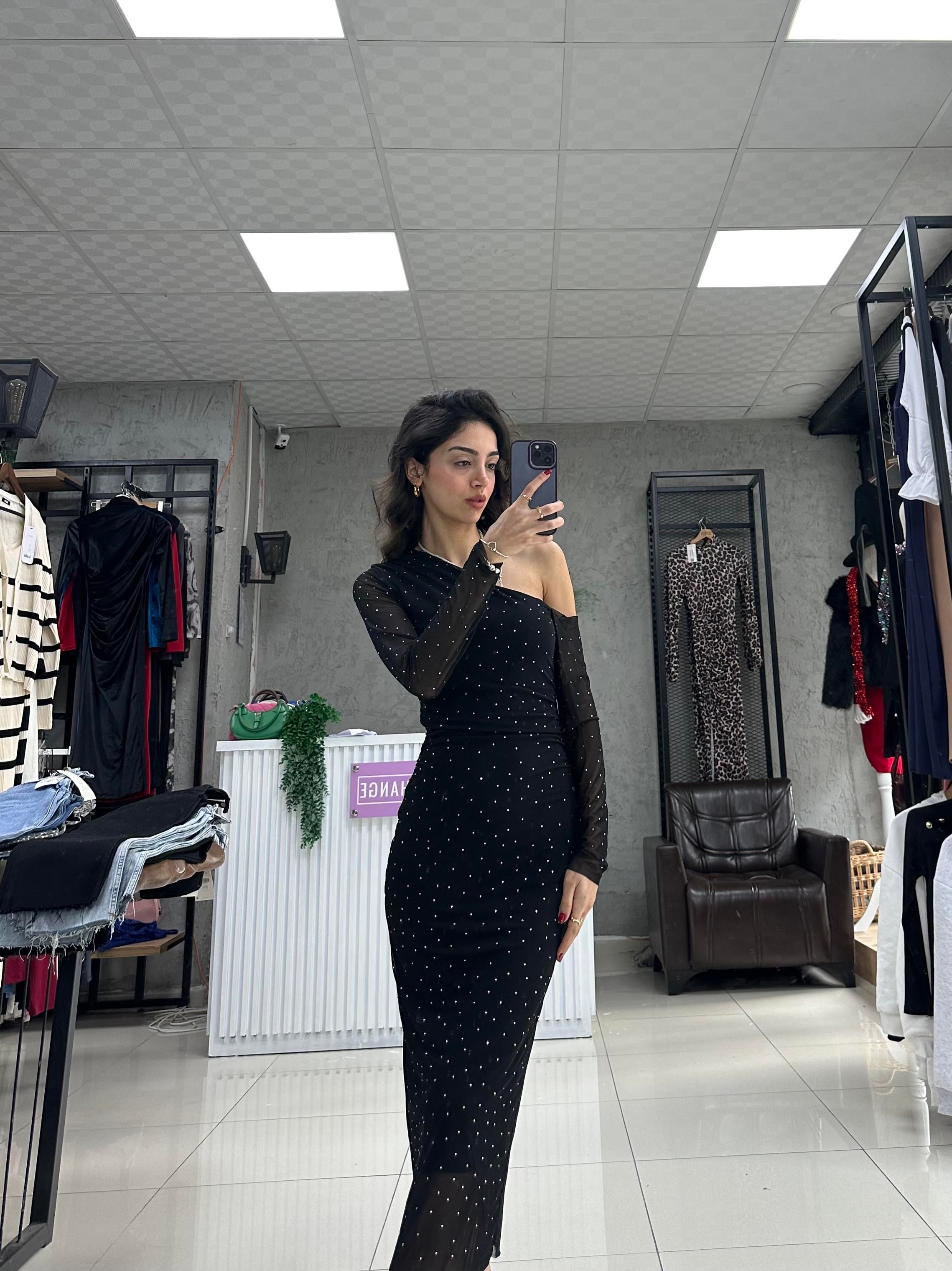 KOL DETAY TAŞLI ELBİSE