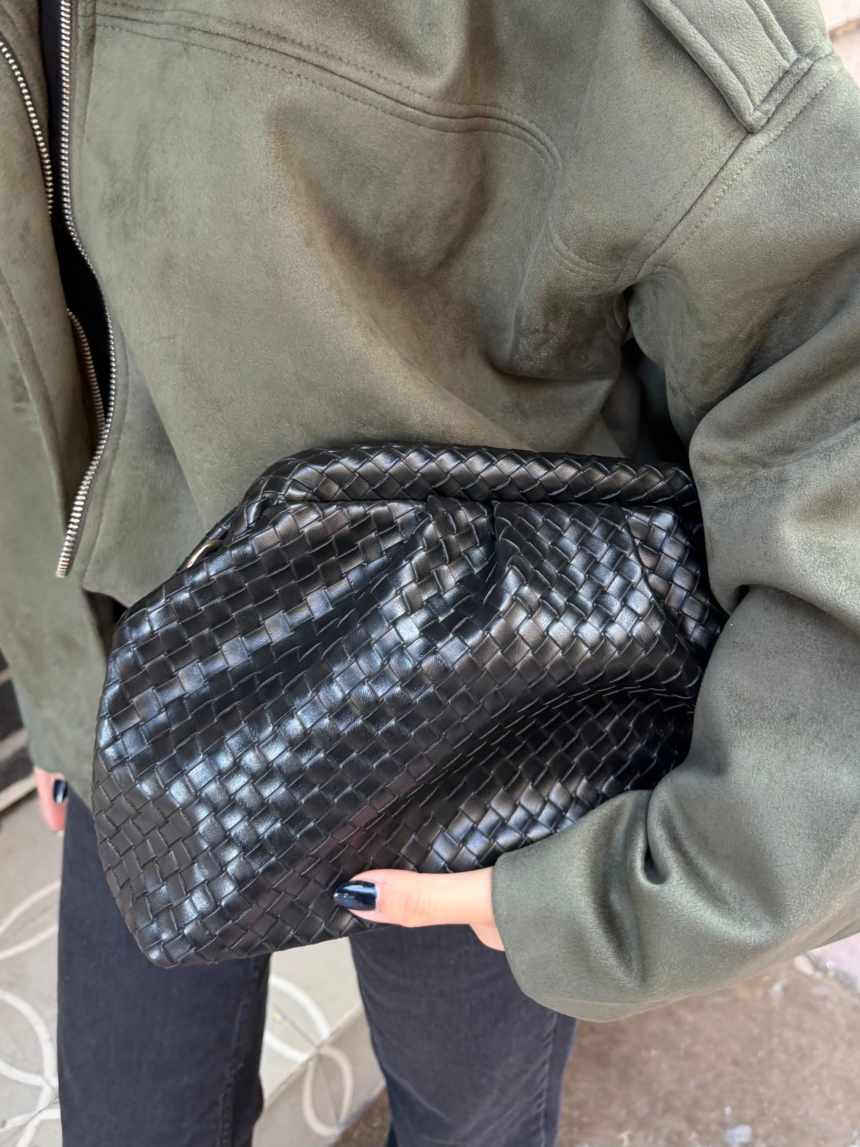 ÖRGÜ DOKULU CLUTCH ÇANTASI