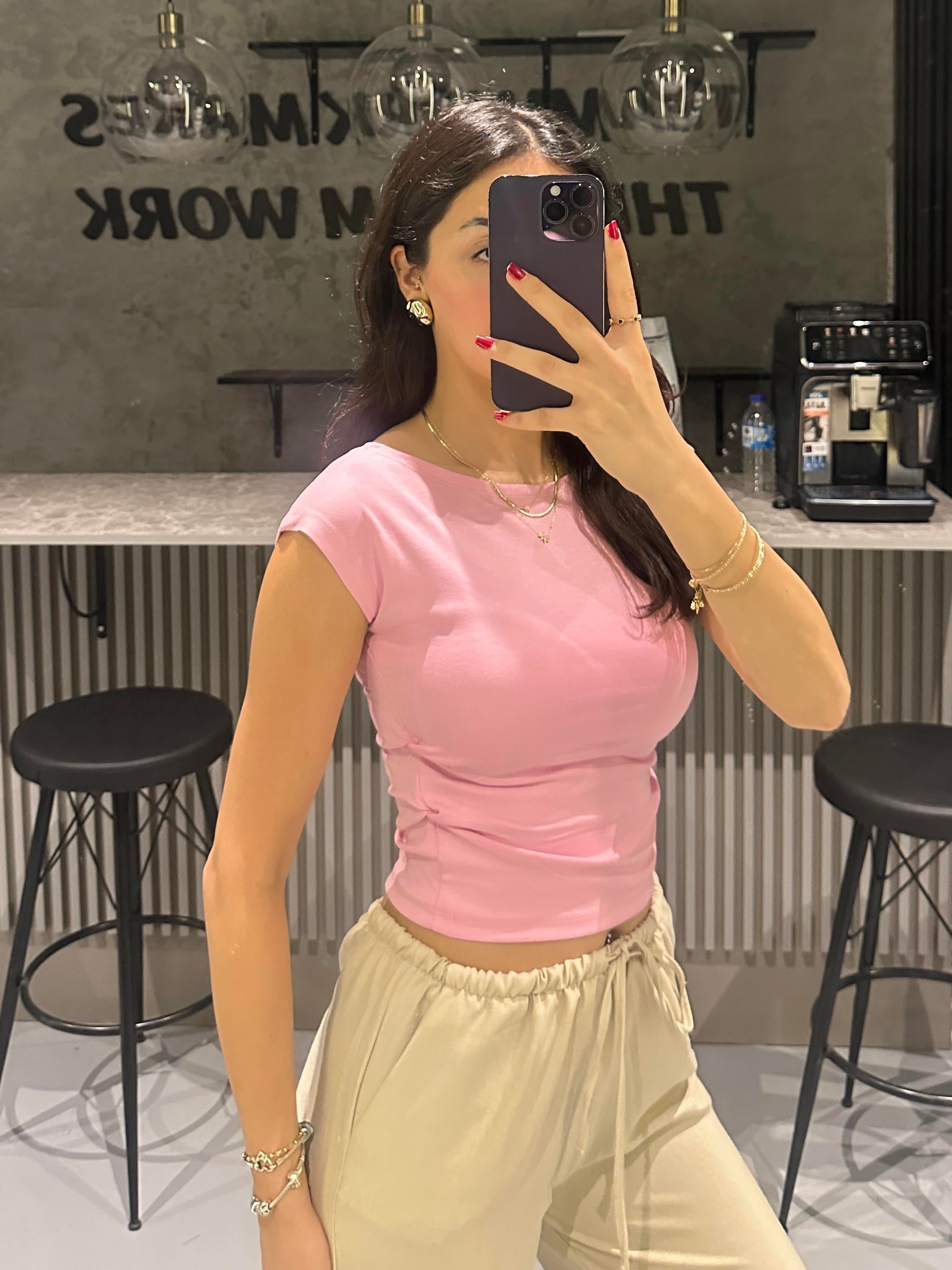 PEMBE BÜZGÜLÜ KISA KOLLU BODY