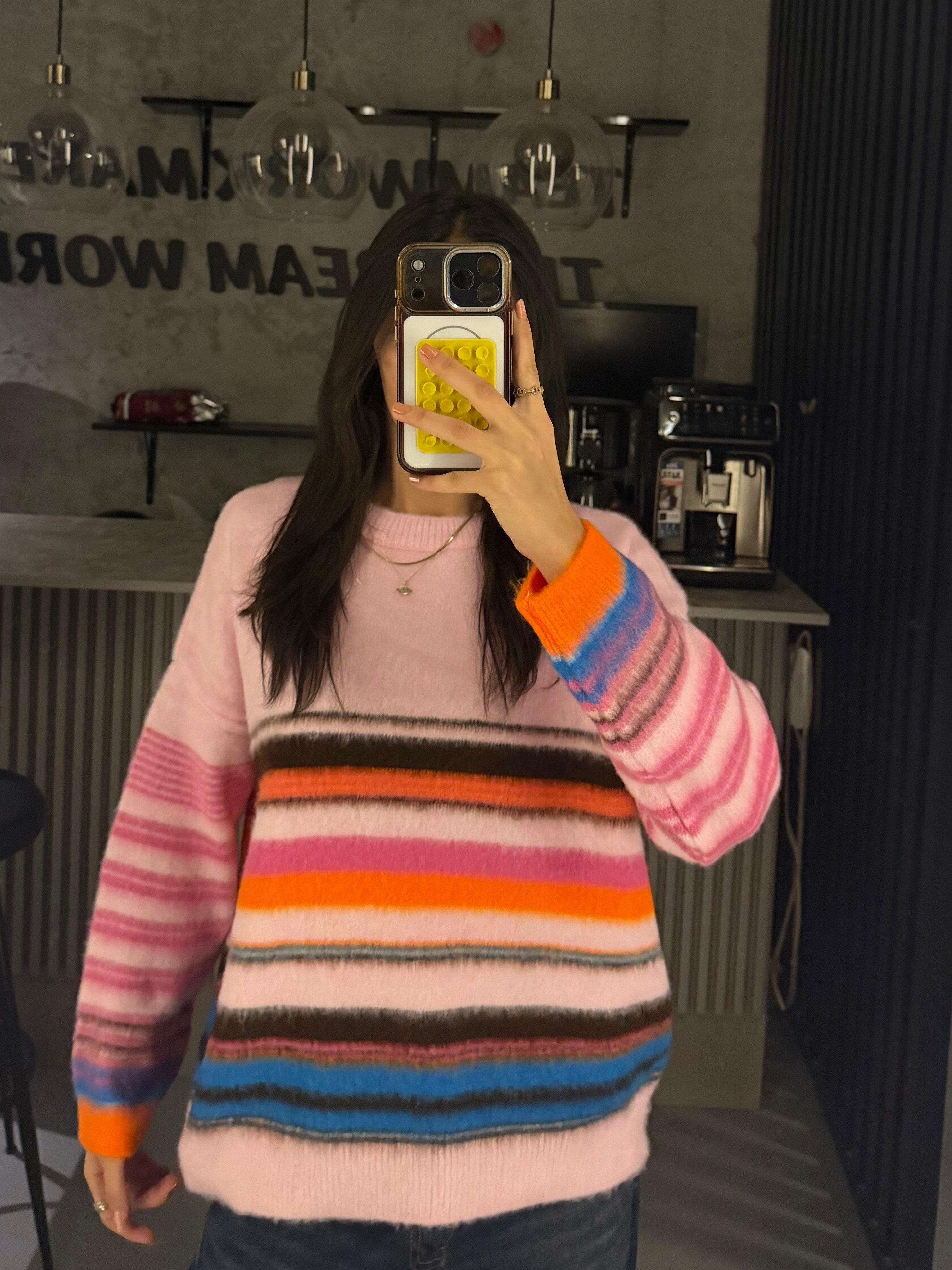 PEMBE VİRAL ÇİZGİLİ YUMOŞ KAZAK