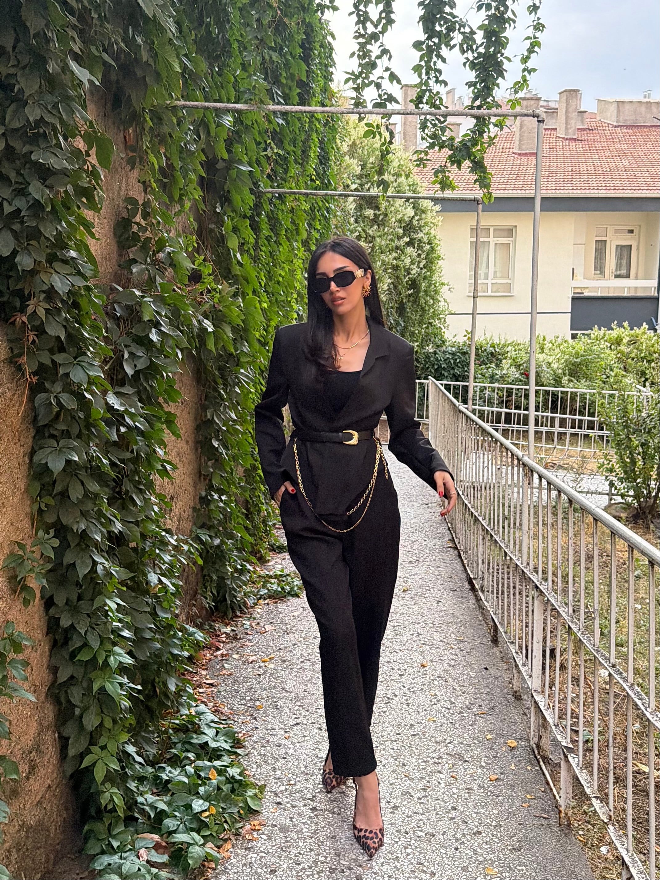 SİYAH BLAZER KEMERLİ ŞALVAR PANTOLON TAKIM