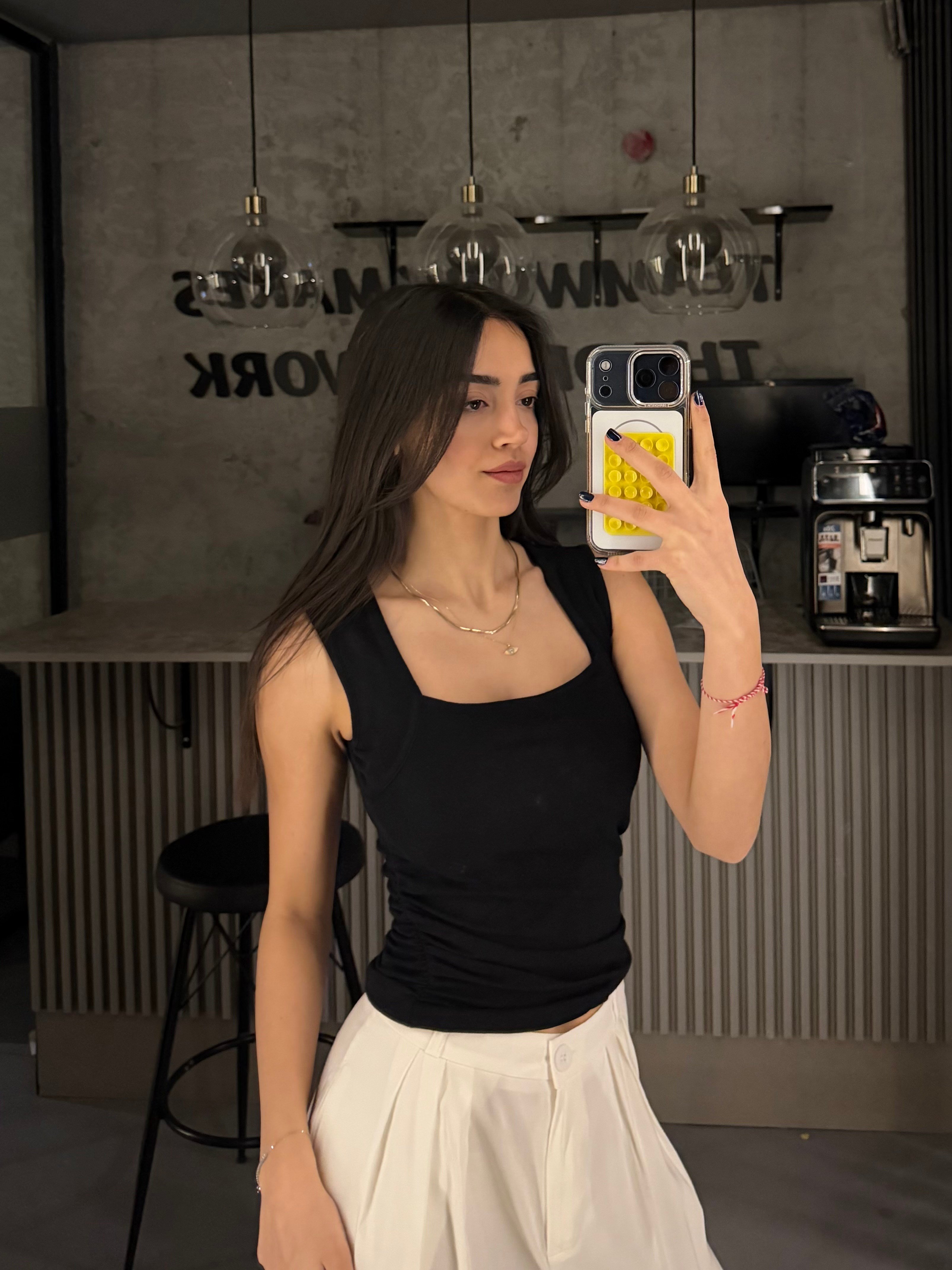 SİYAH BÜZGÜLÜ KALIN ASKI ATLET