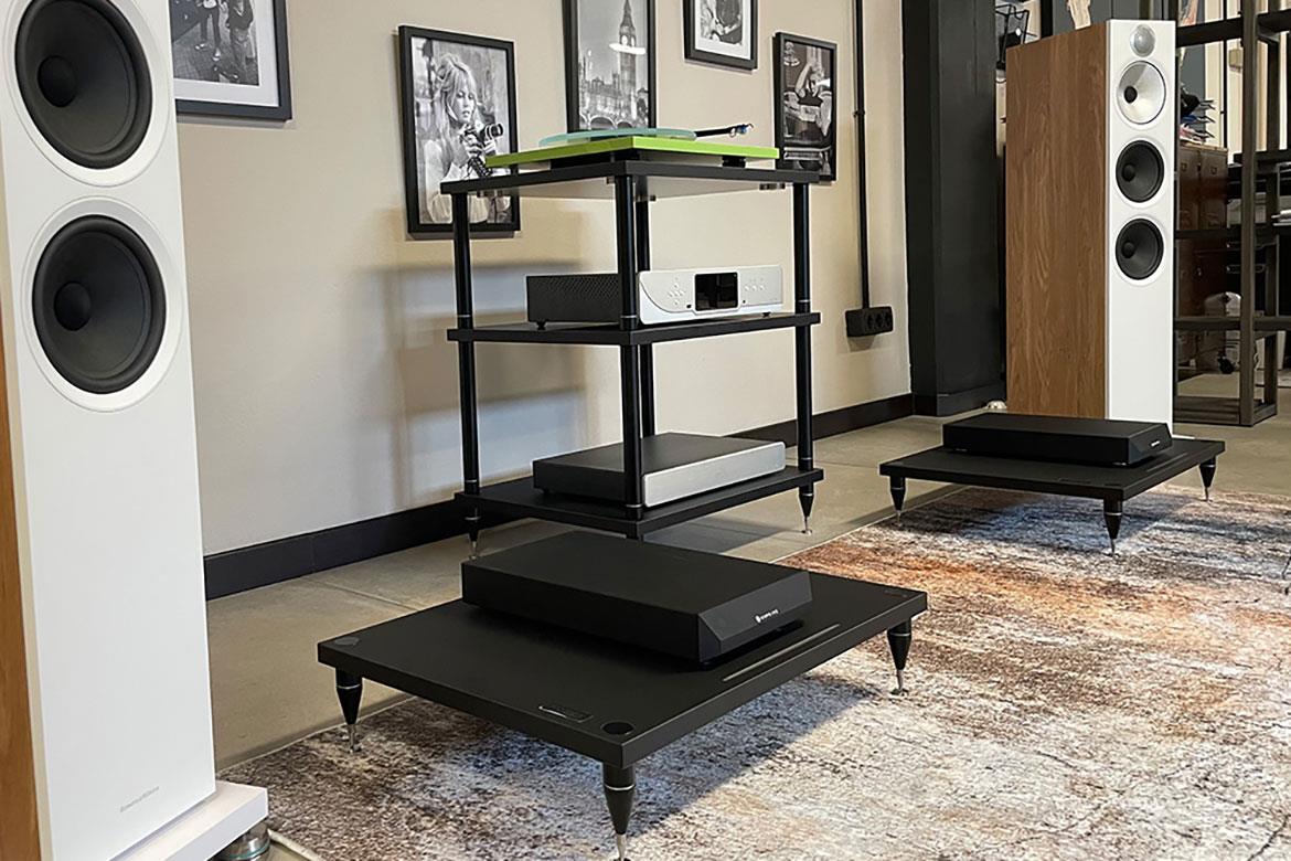 BASSOCONTINUO ESSENZA  Genesis Line Quark Mono Hifi Sehpa