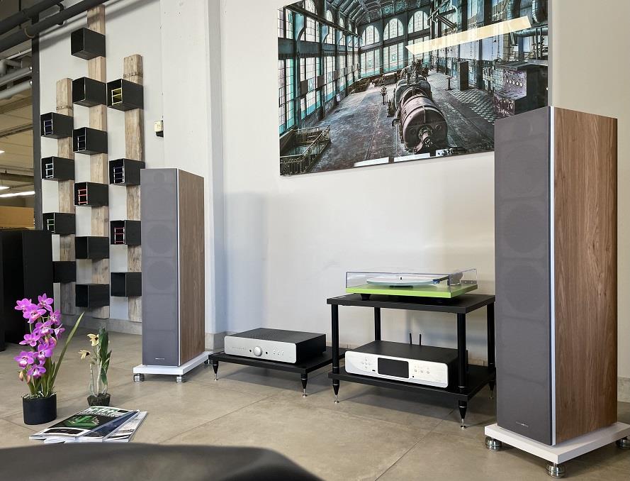 BASSOCONTINUO ESSENZA  Genesis Line Quark Mono Hifi Sehpa