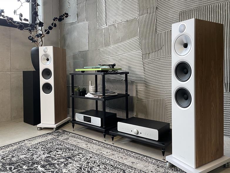 BASSOCONTINUO ESSENZA  Genesis Line Quark Mono Hifi Sehpa