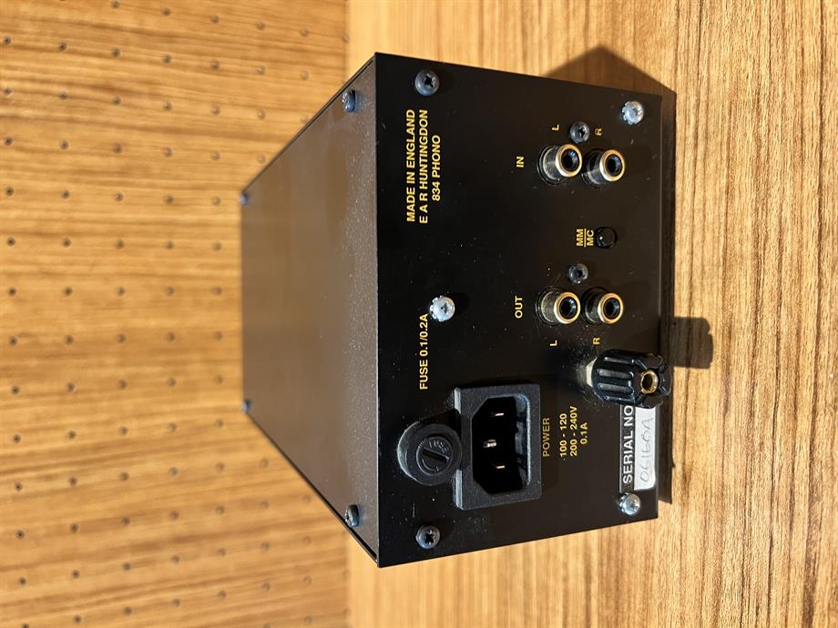 EAR 834 P  Lambalı Pikap Preamplifikatörü