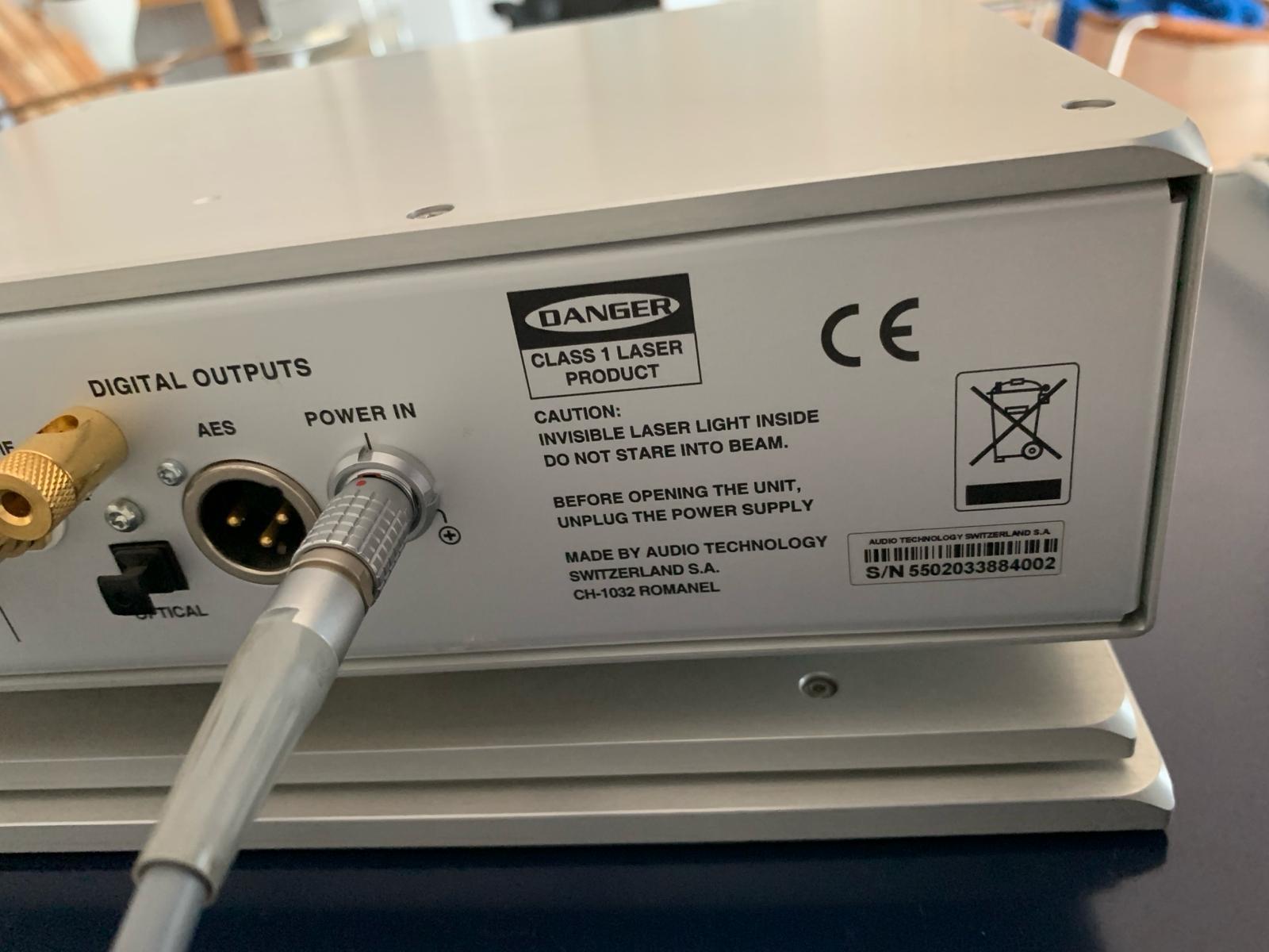 NAGRA CDC Pre-CD çalar +VFS izolasyon platformu