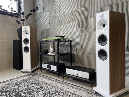 BASSOCONTINUO ESSENZA  Genesis Line Quark Mono Hifi Sehpa