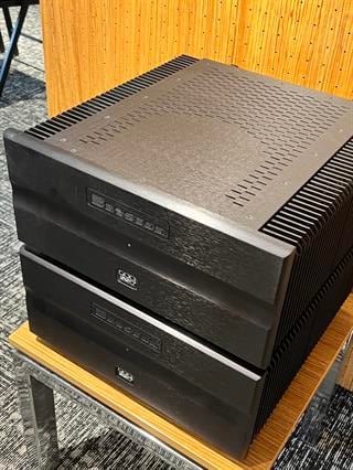 Bryston 28 BSST 2 Power Amp