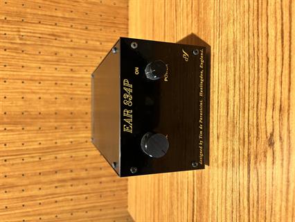 EAR 834 P  Lambalı Pikap Preamplifikatörü
