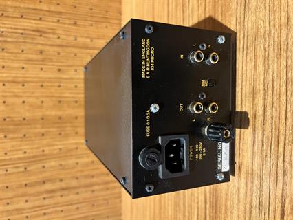 EAR 834 P  Lambalı Pikap Preamplifikatörü