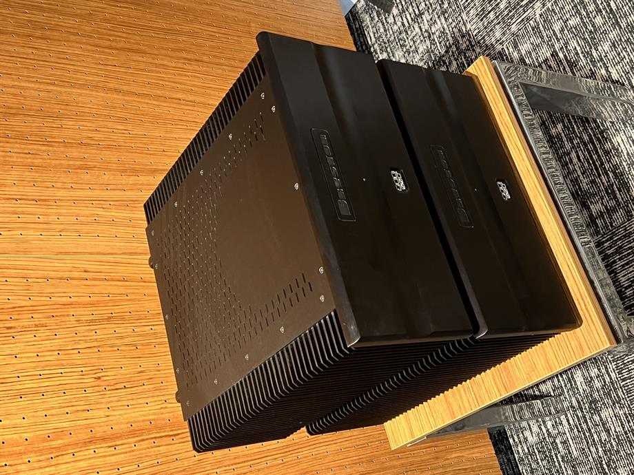 Bryston 28 BSST 2 Power Amp