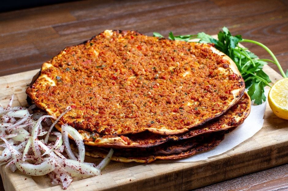 Evde Kolay Lahmacun Tarifi