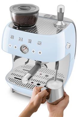 Smeg Pastel Mavi Öğütücülü Espresso Kahve Makinesi EGF03PBEU