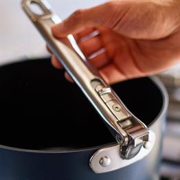 Joseph Joseph 45038 Space 19 Cm. Kapaklı Sos Tenceresi