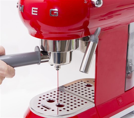 SMEG Kırmızı Espresso Kahve Makinesi ECF01RDEU